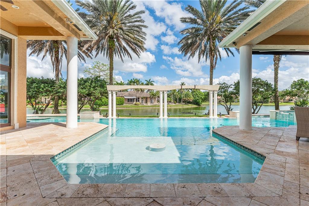 2900 W Stonebrook Cir