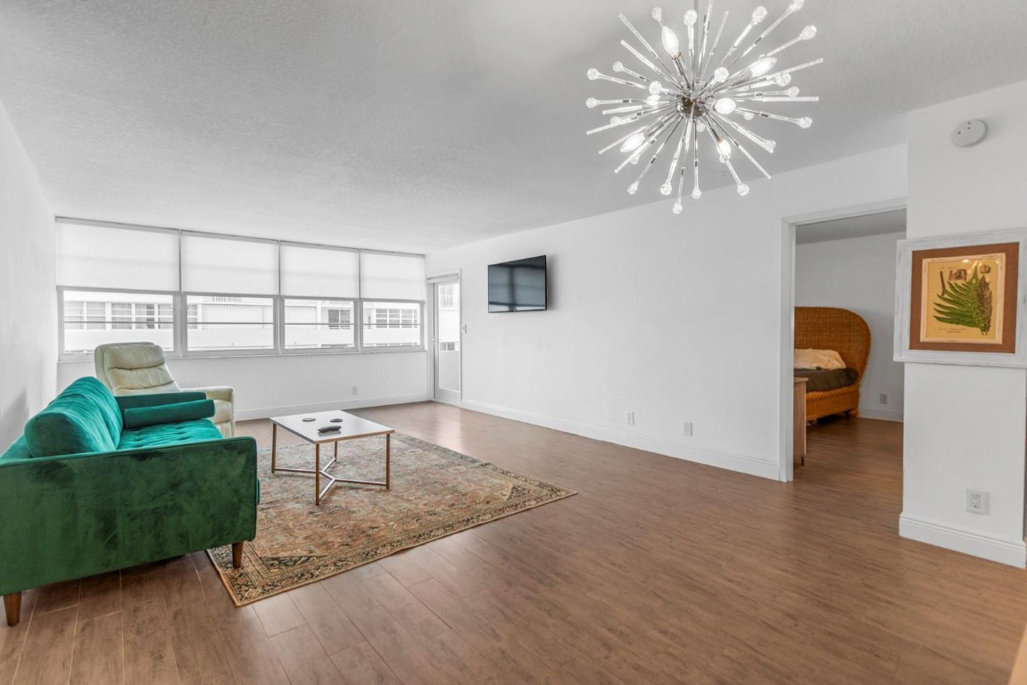 1160 N Federal Hwy 1117