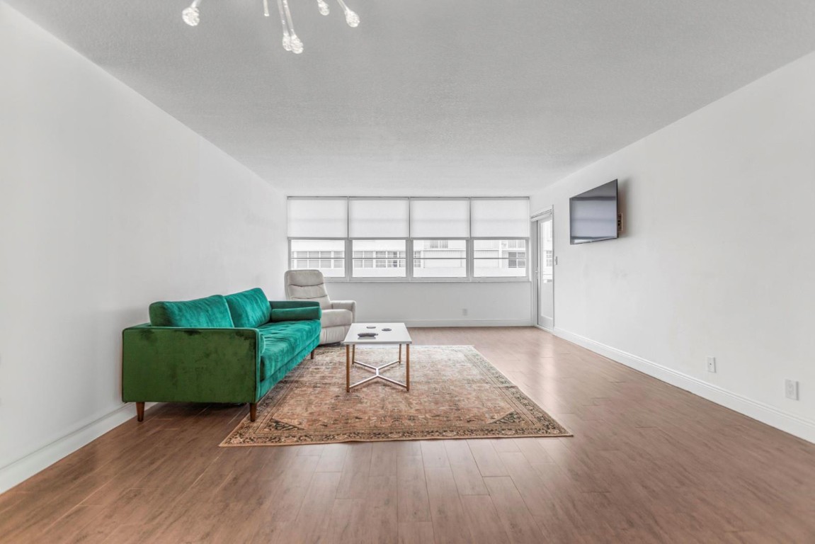 1160 N Federal Hwy 1117