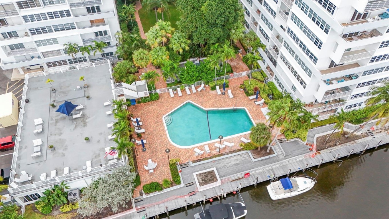 1160 N Federal Hwy 1117