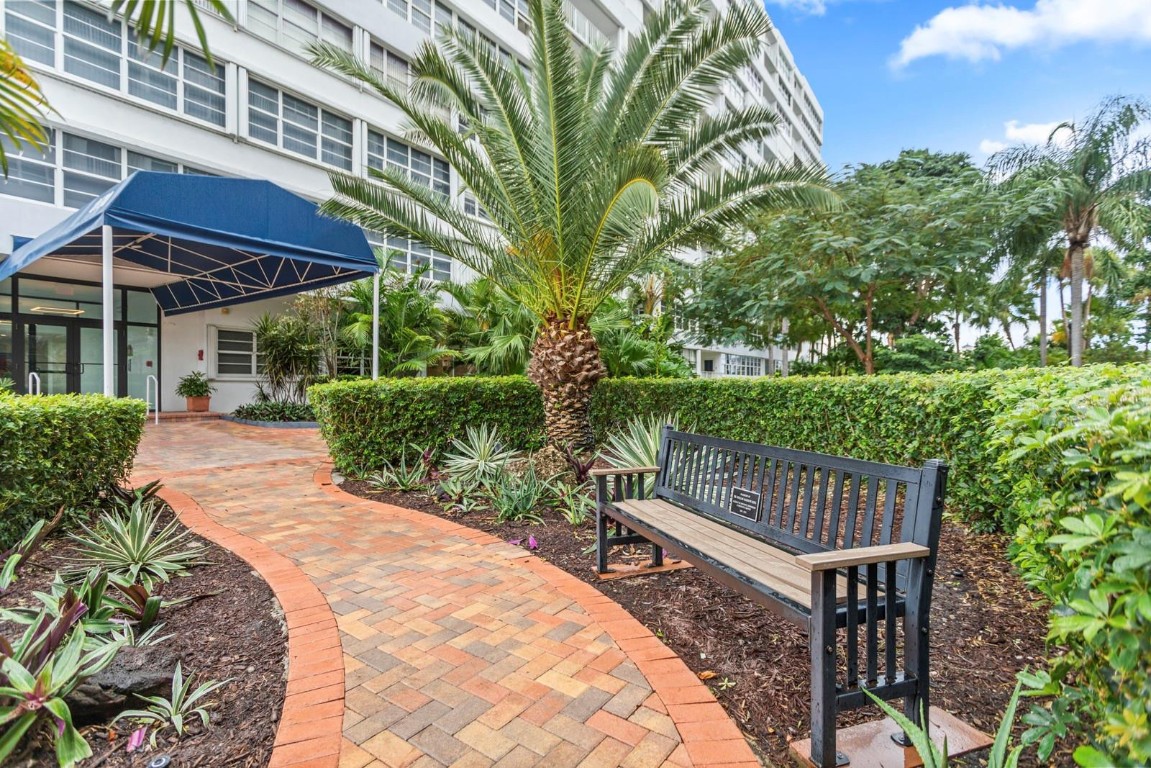 1160 N Federal Hwy 1117