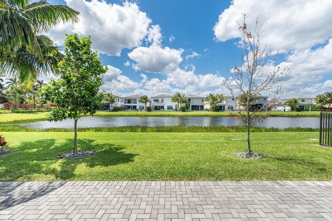 17273 Windy Pointe Ln