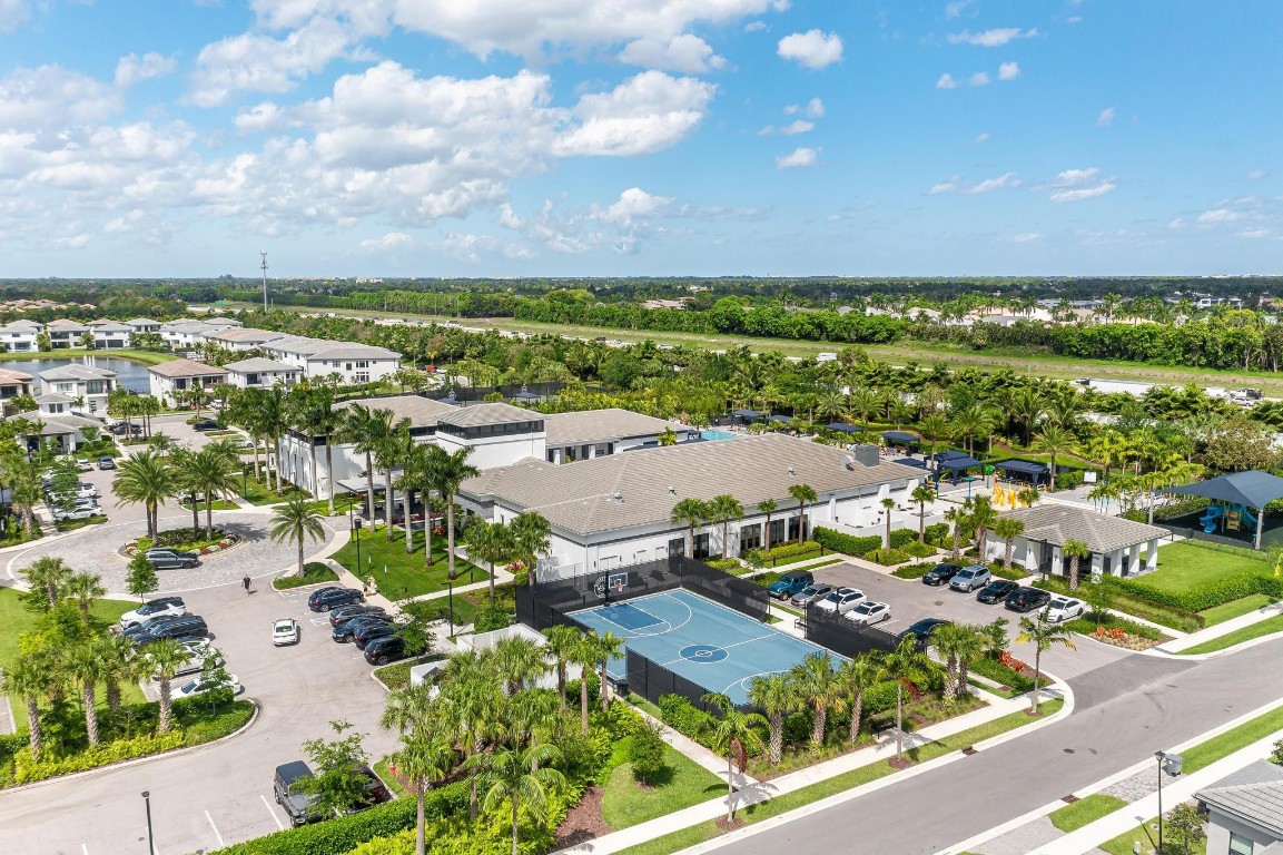 17273 Windy Pointe Ln