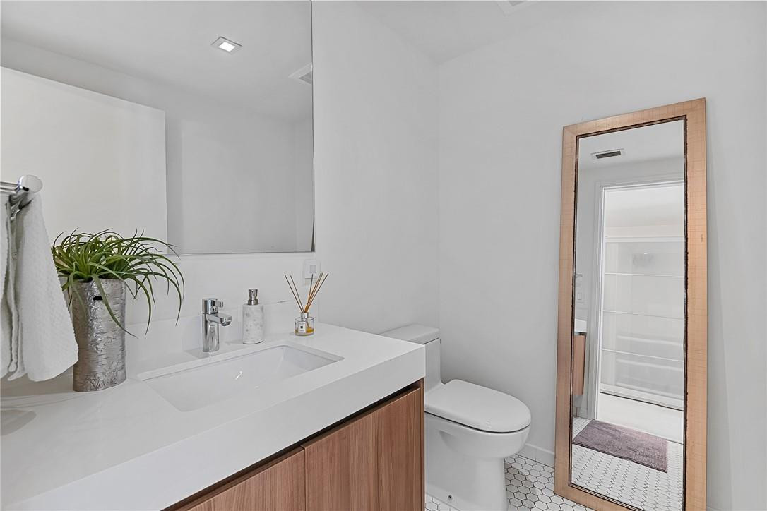 401 N Birch Road 708