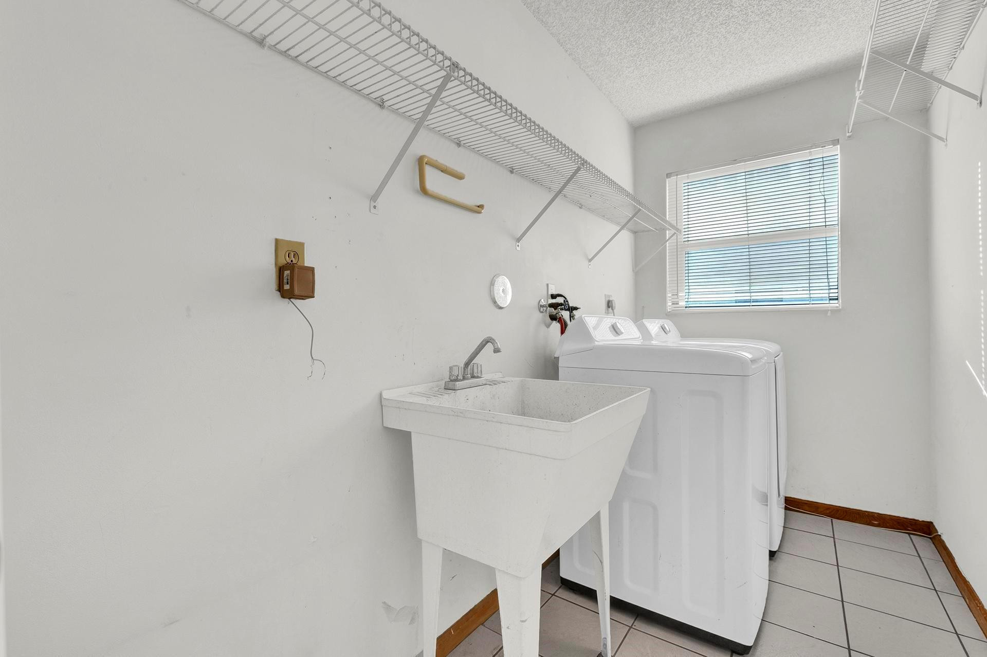 11960 NW 24th St