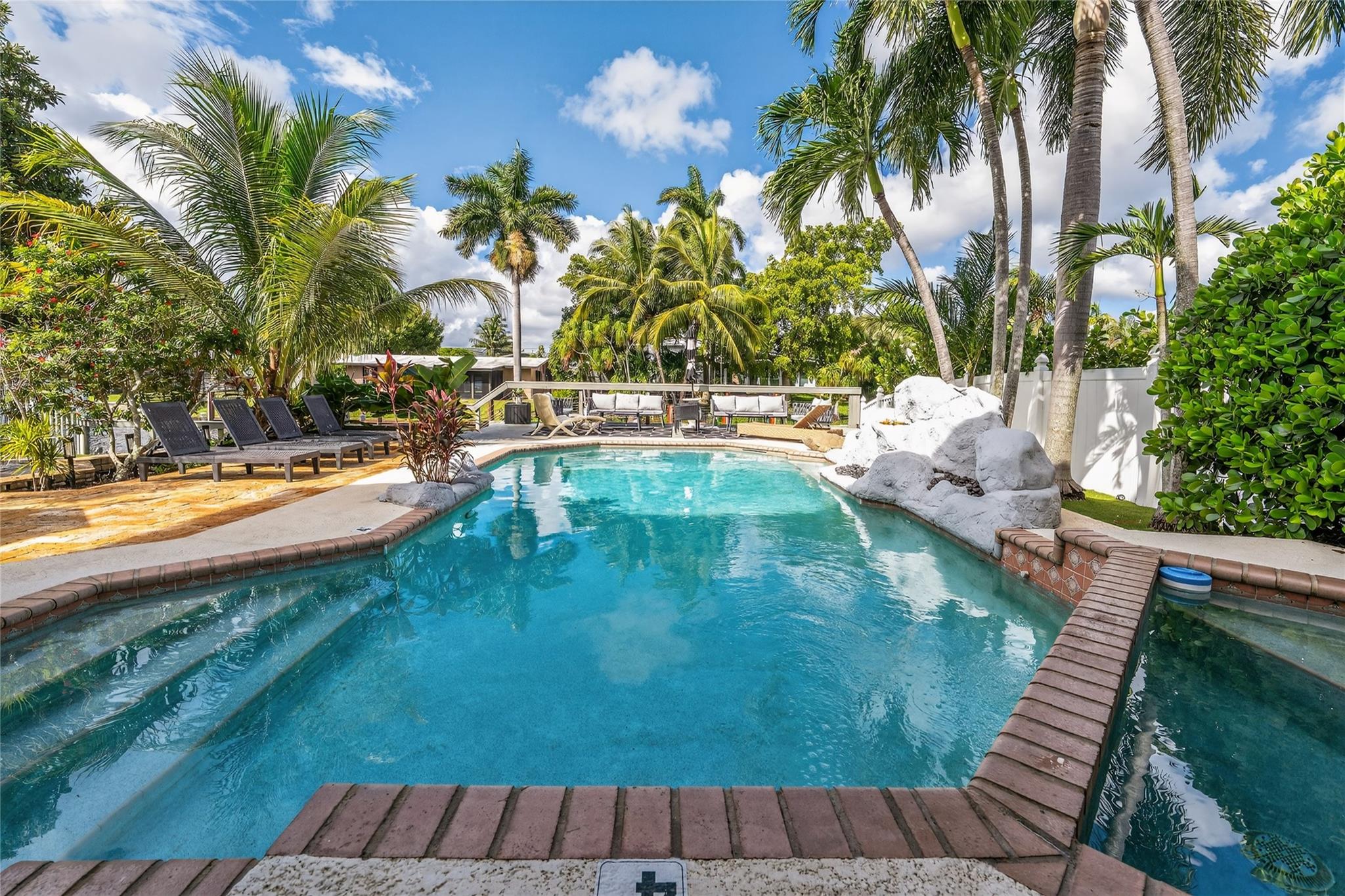 2625 Nassau Ln