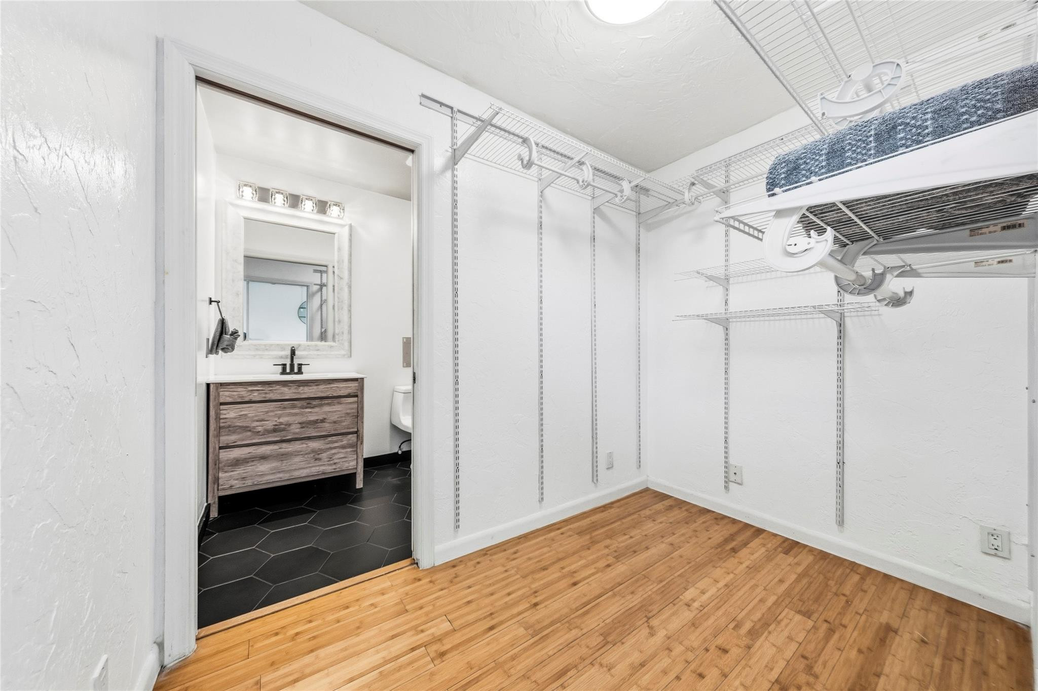 2625 Nassau Ln