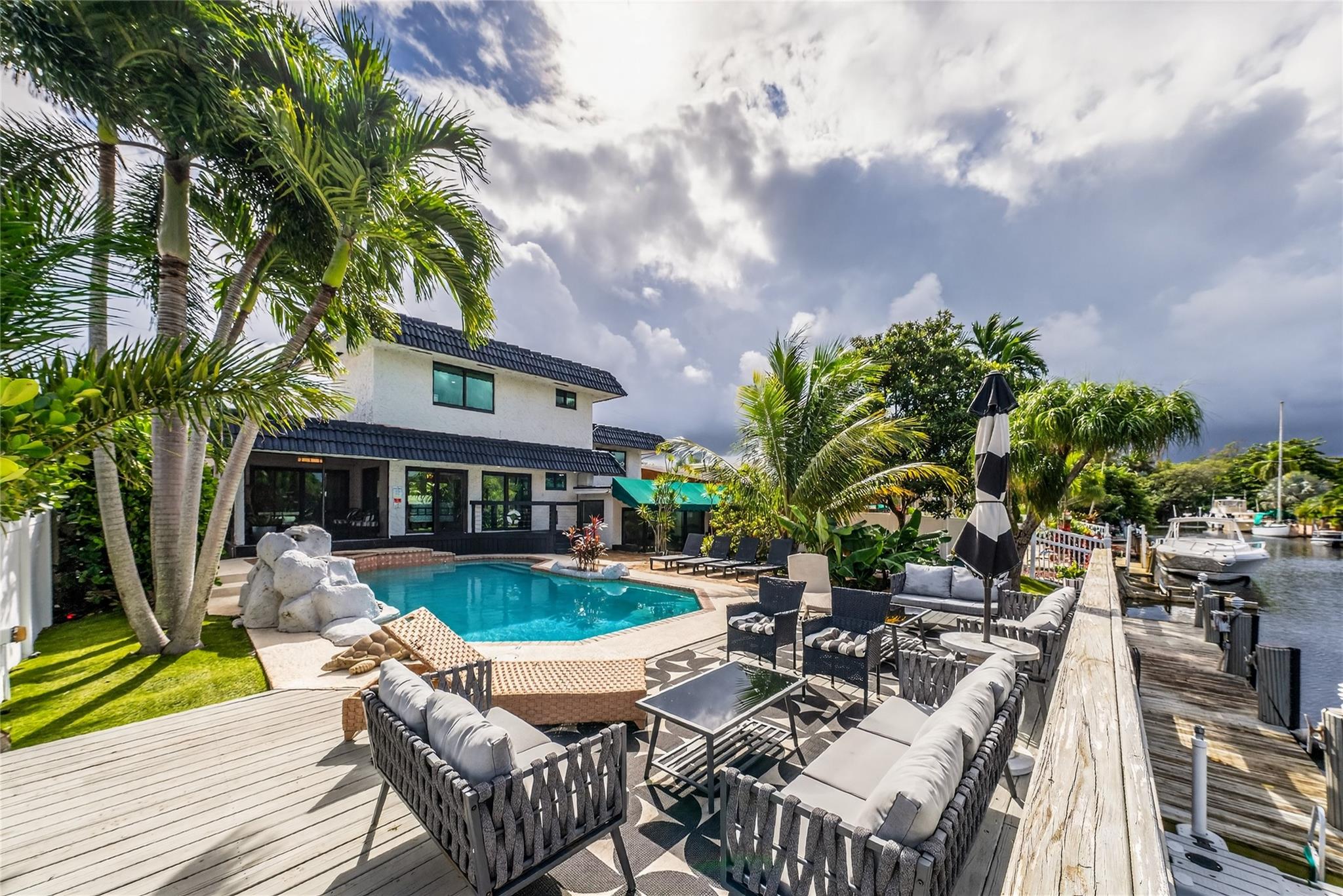 2625 Nassau Ln