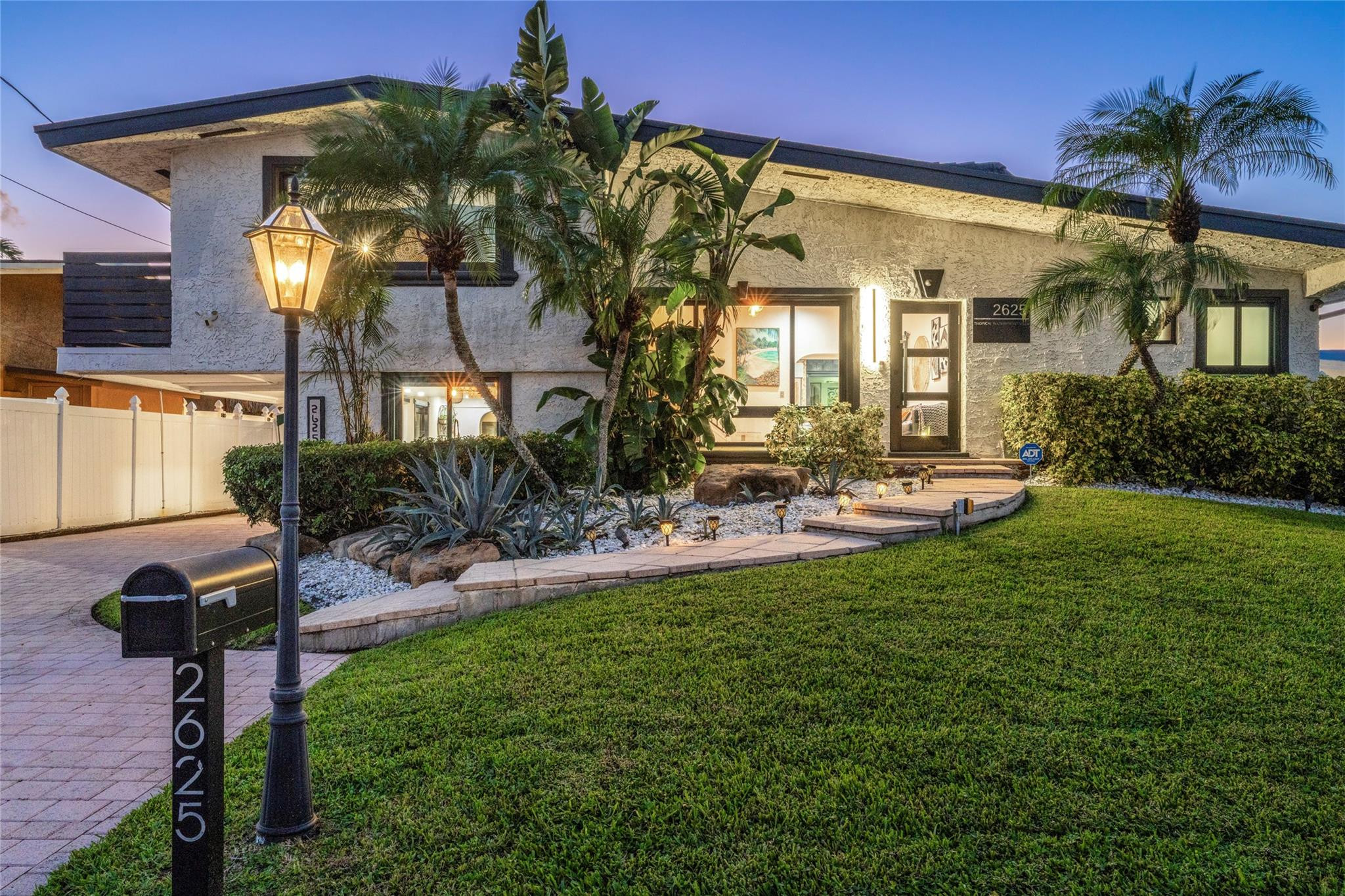 2625 Nassau Ln
