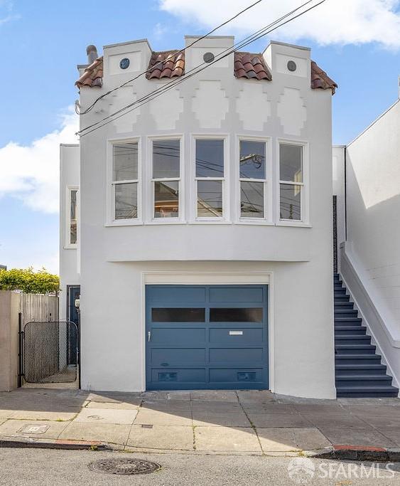 682 London Street