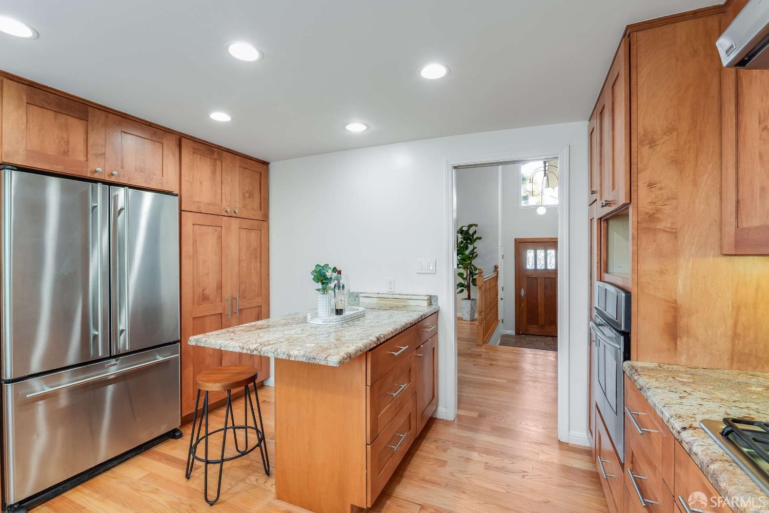 913 Laguna Circle