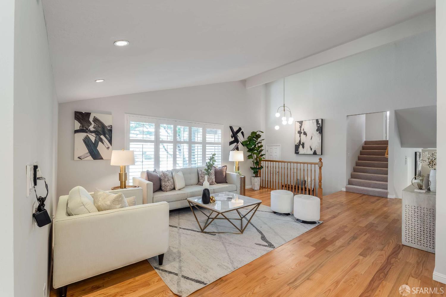 913 Laguna Circle