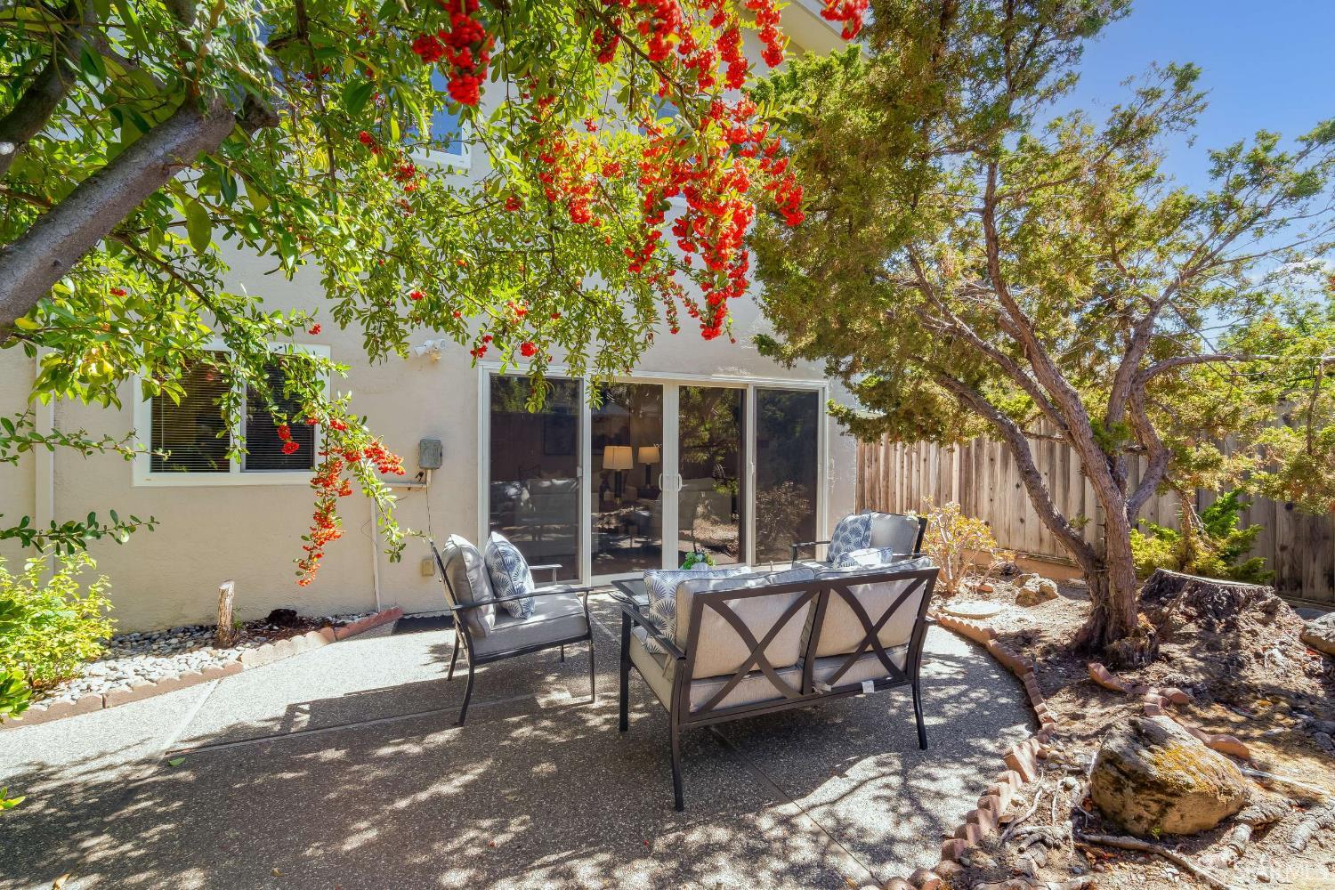 913 Laguna Circle