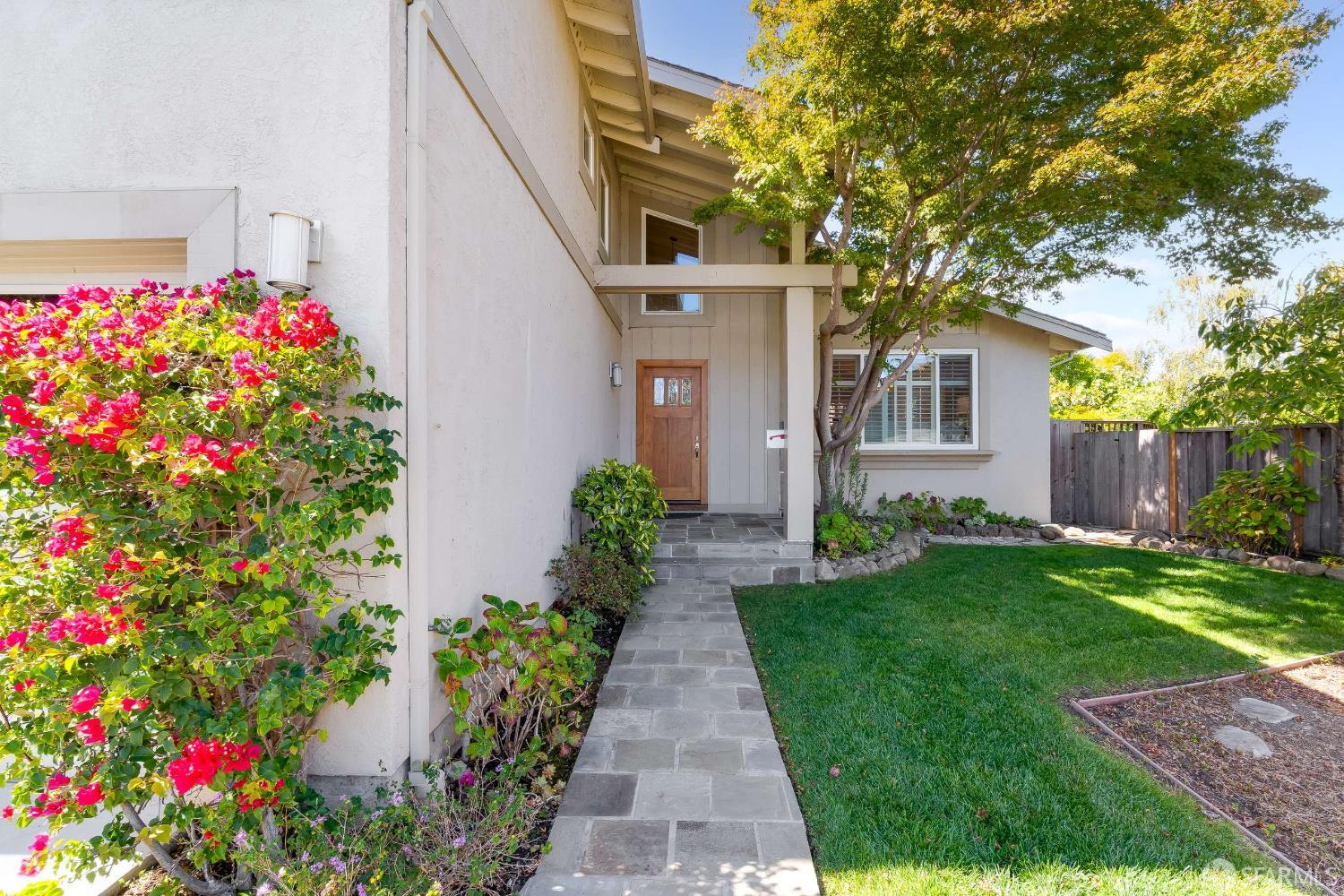 913 Laguna Circle