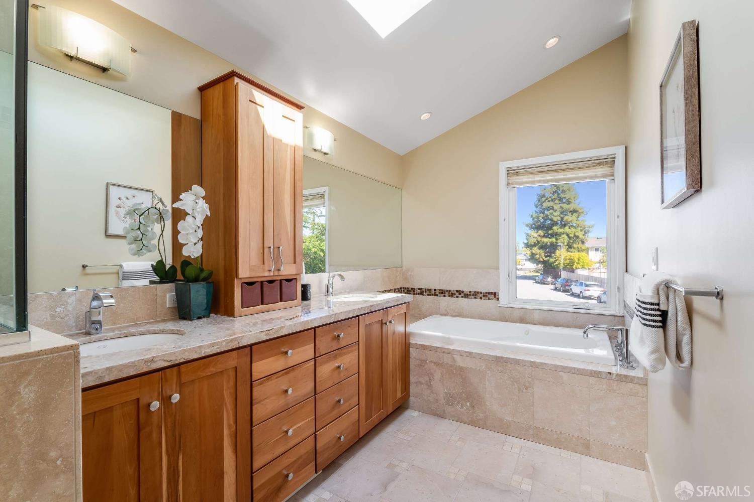 913 Laguna Circle