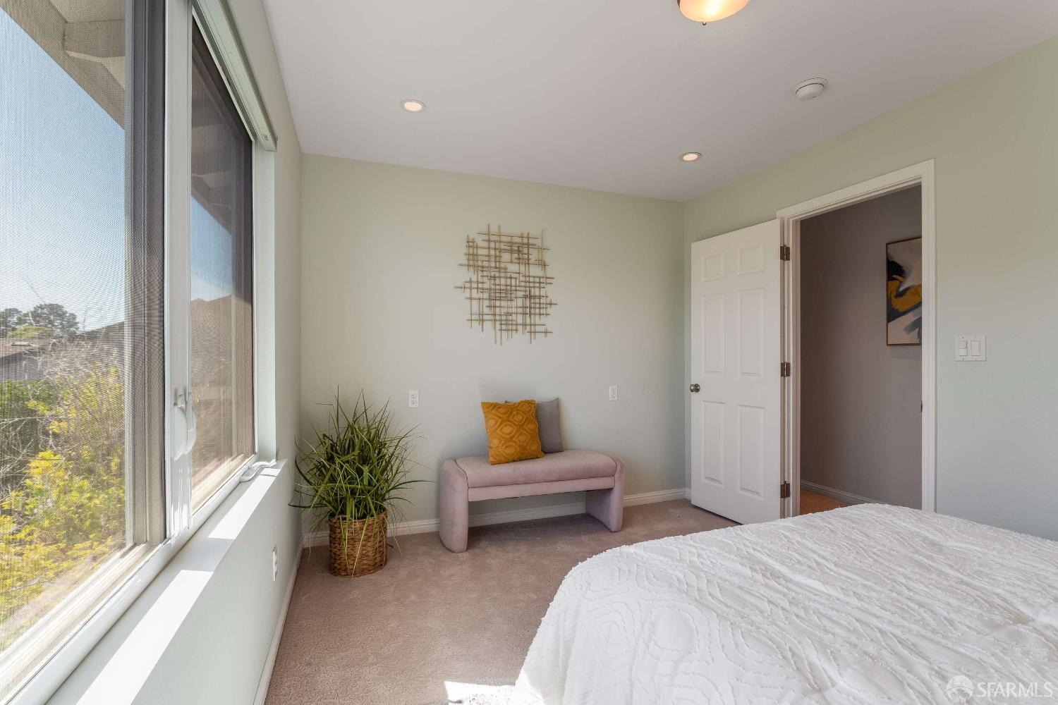 913 Laguna Circle
