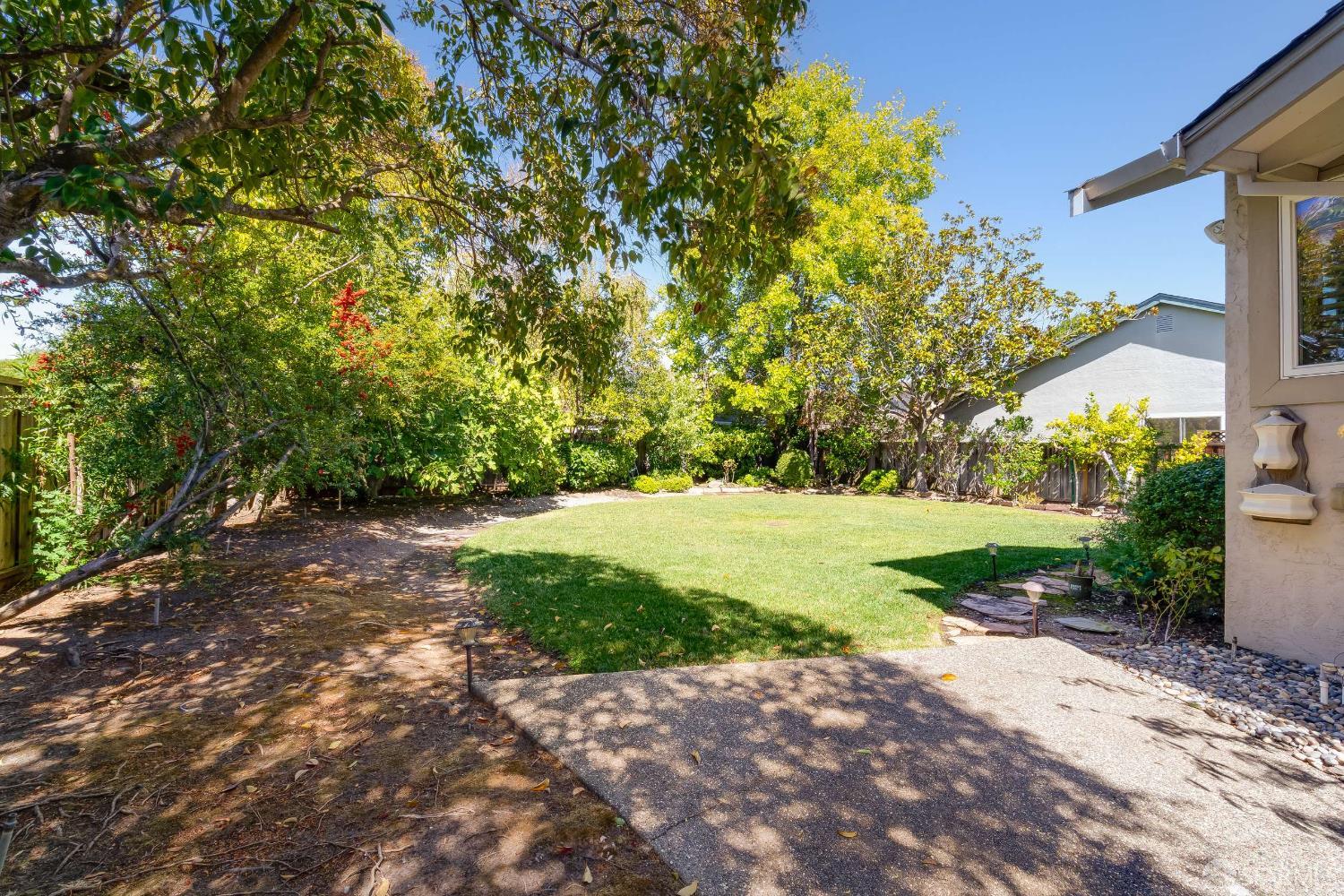 913 Laguna Circle