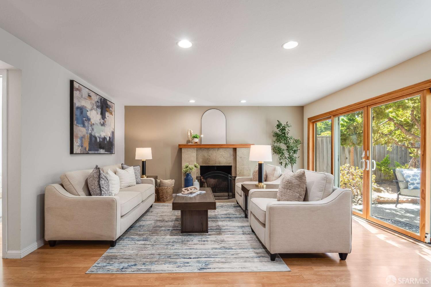 913 Laguna Circle
