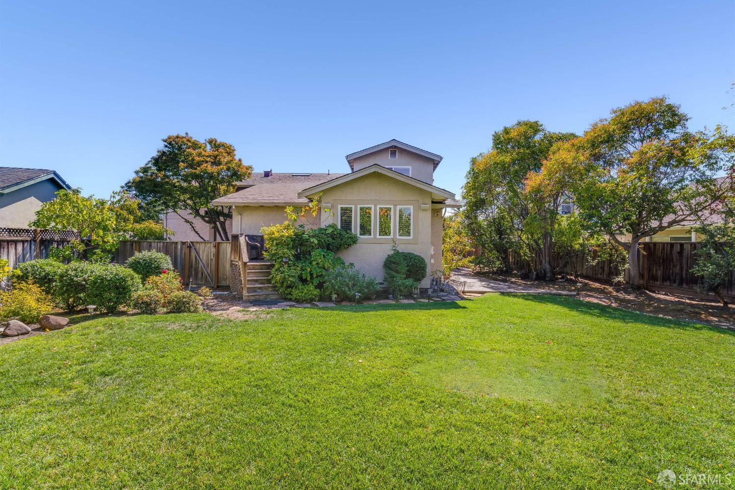 913 Laguna Circle