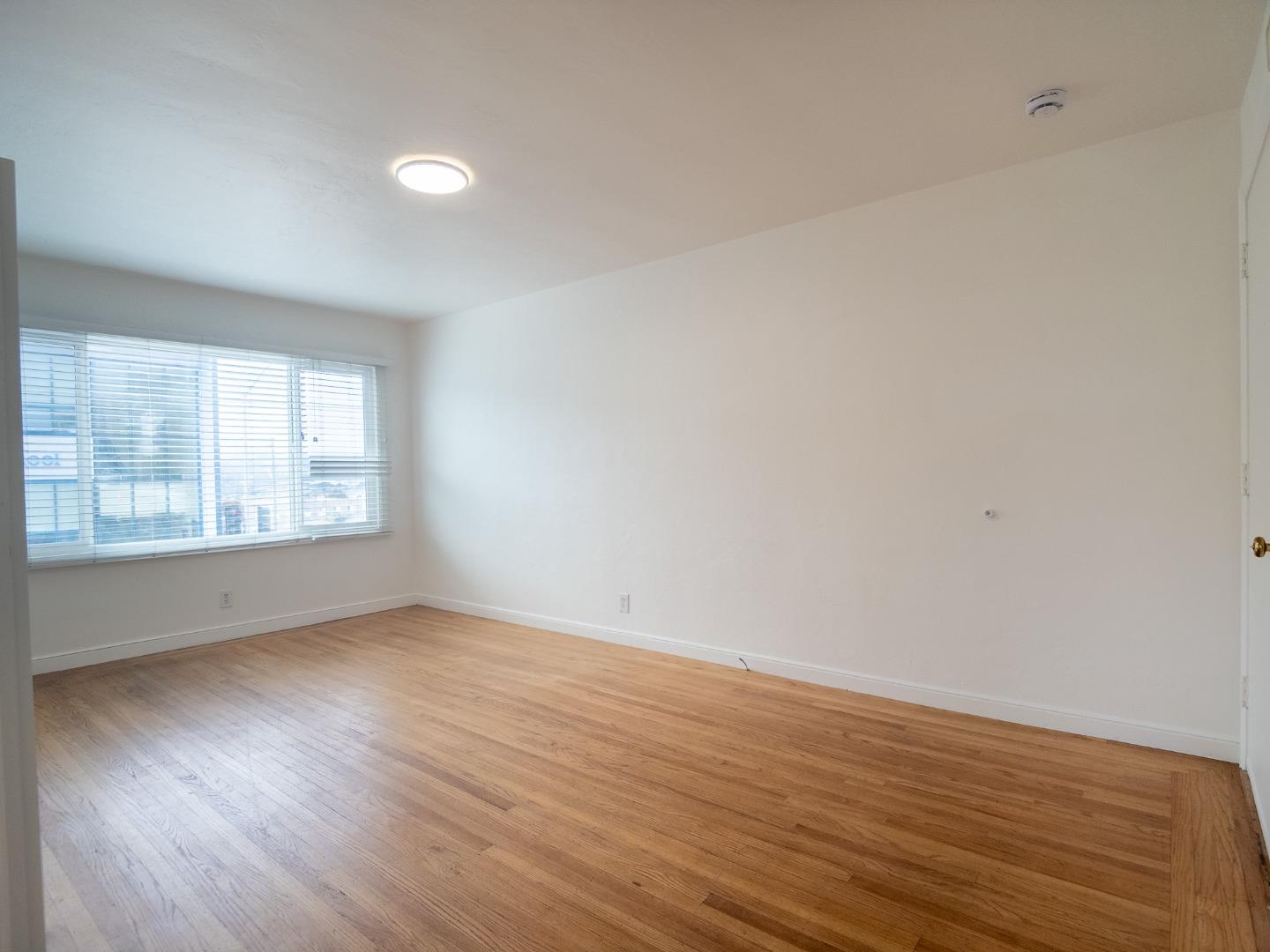404 Spruce AVE 3
