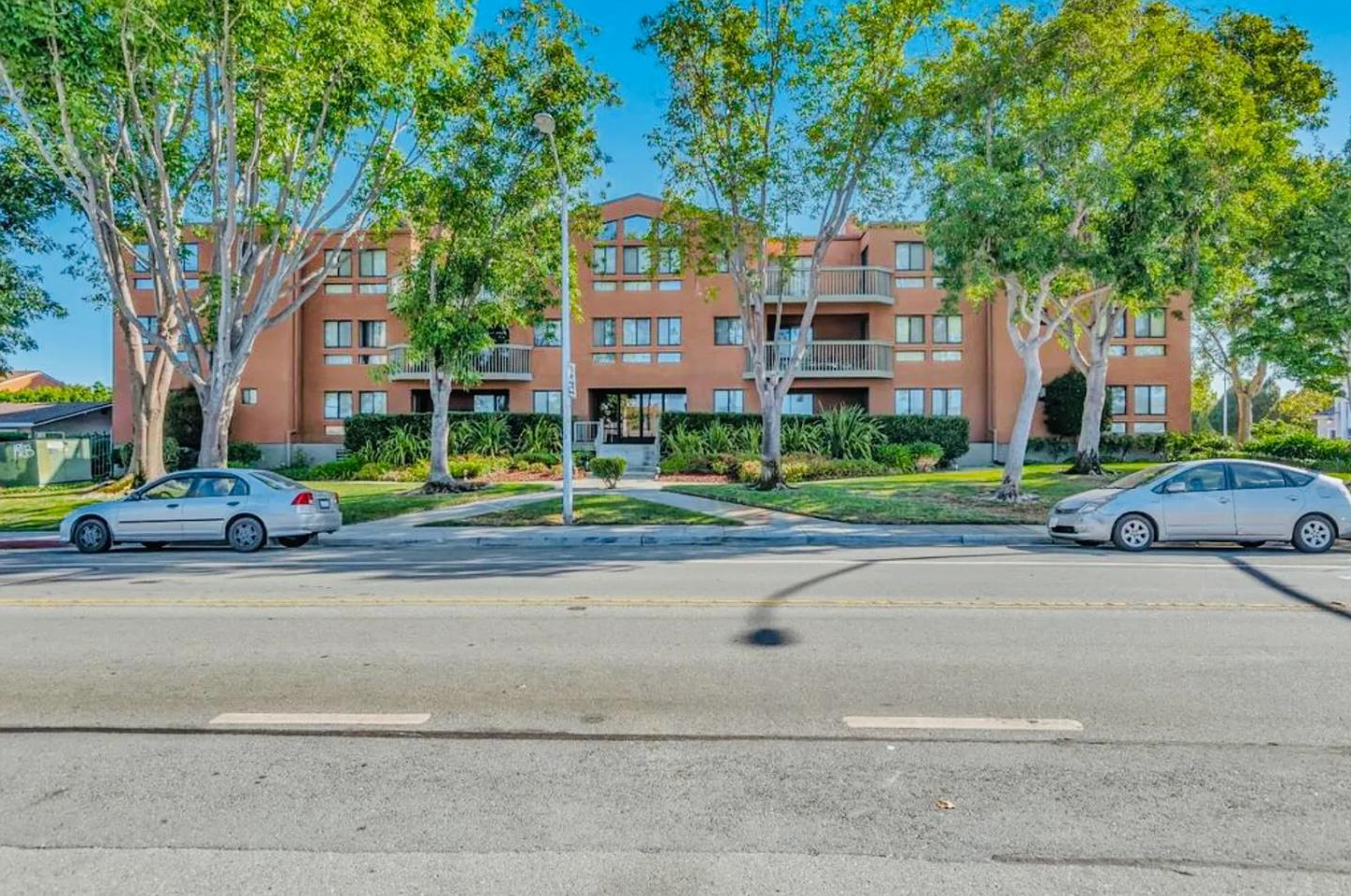 2425 South Norfolk Street 106