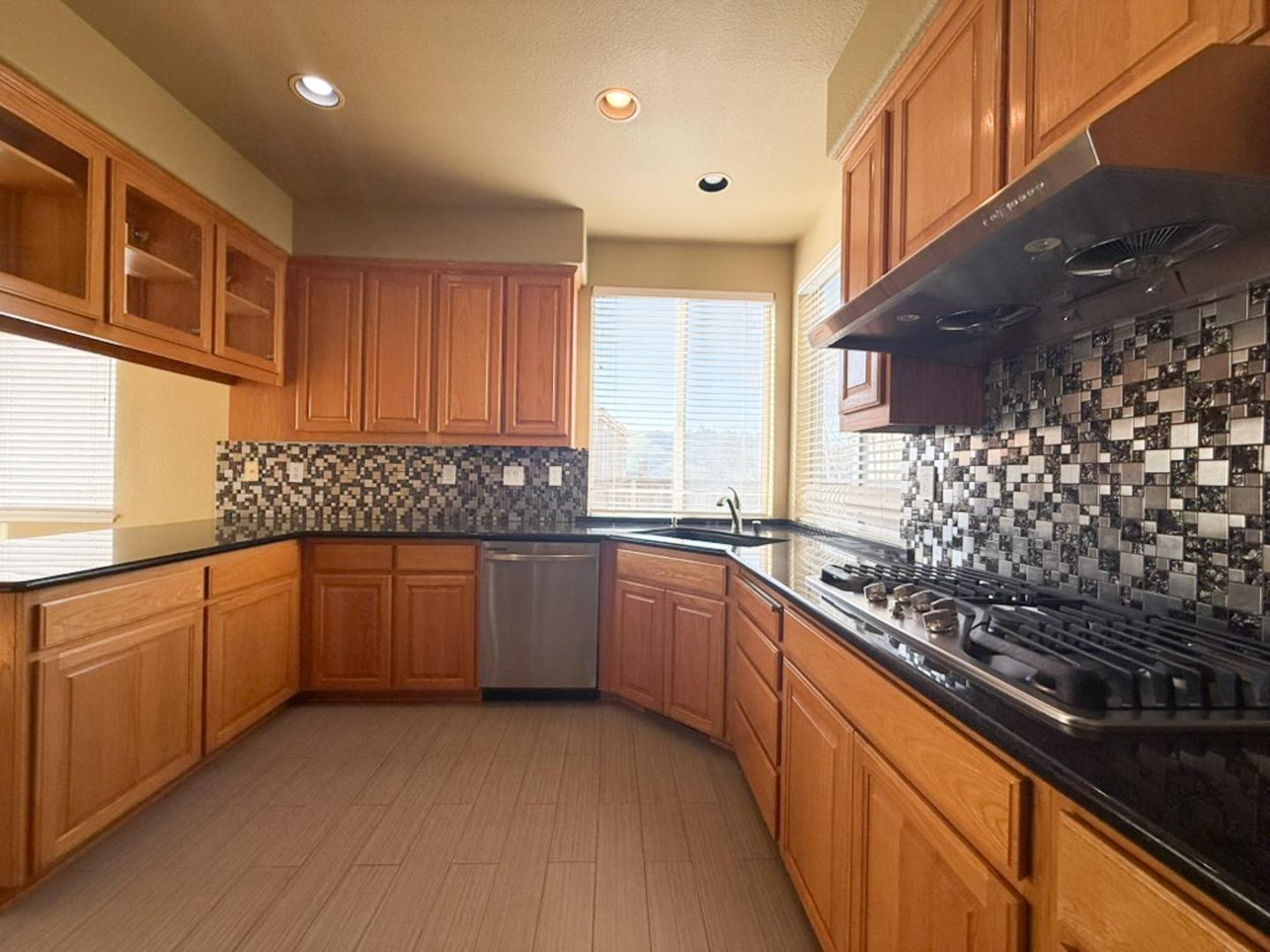 15 Parkridge Circle