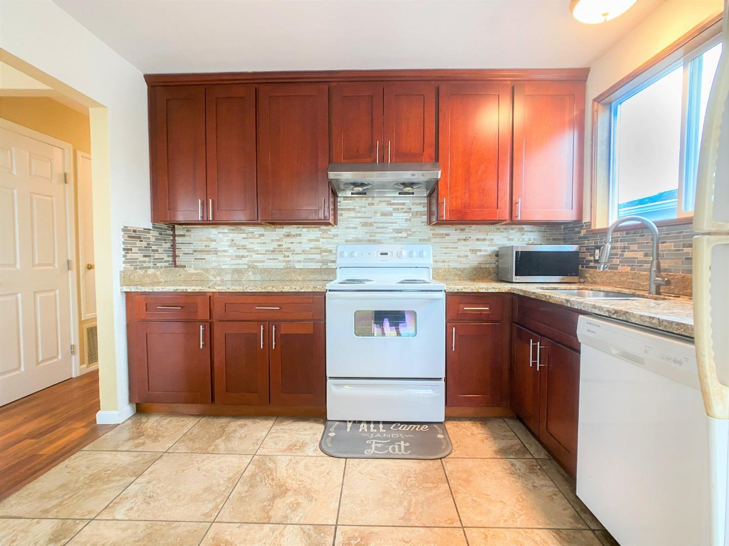 1215 Skyline Drive