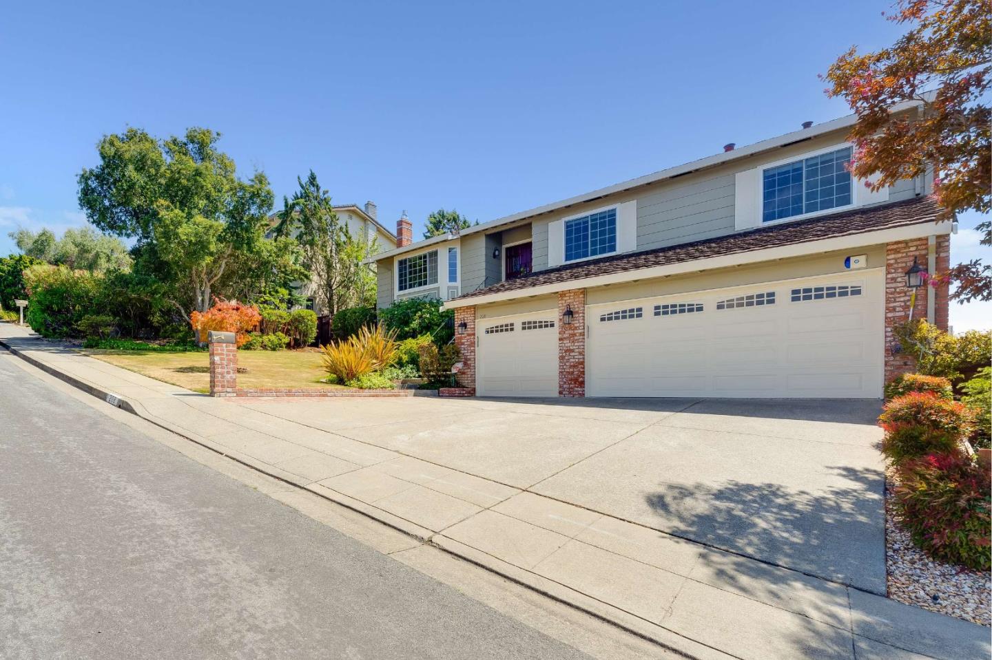 208 Crestview DR