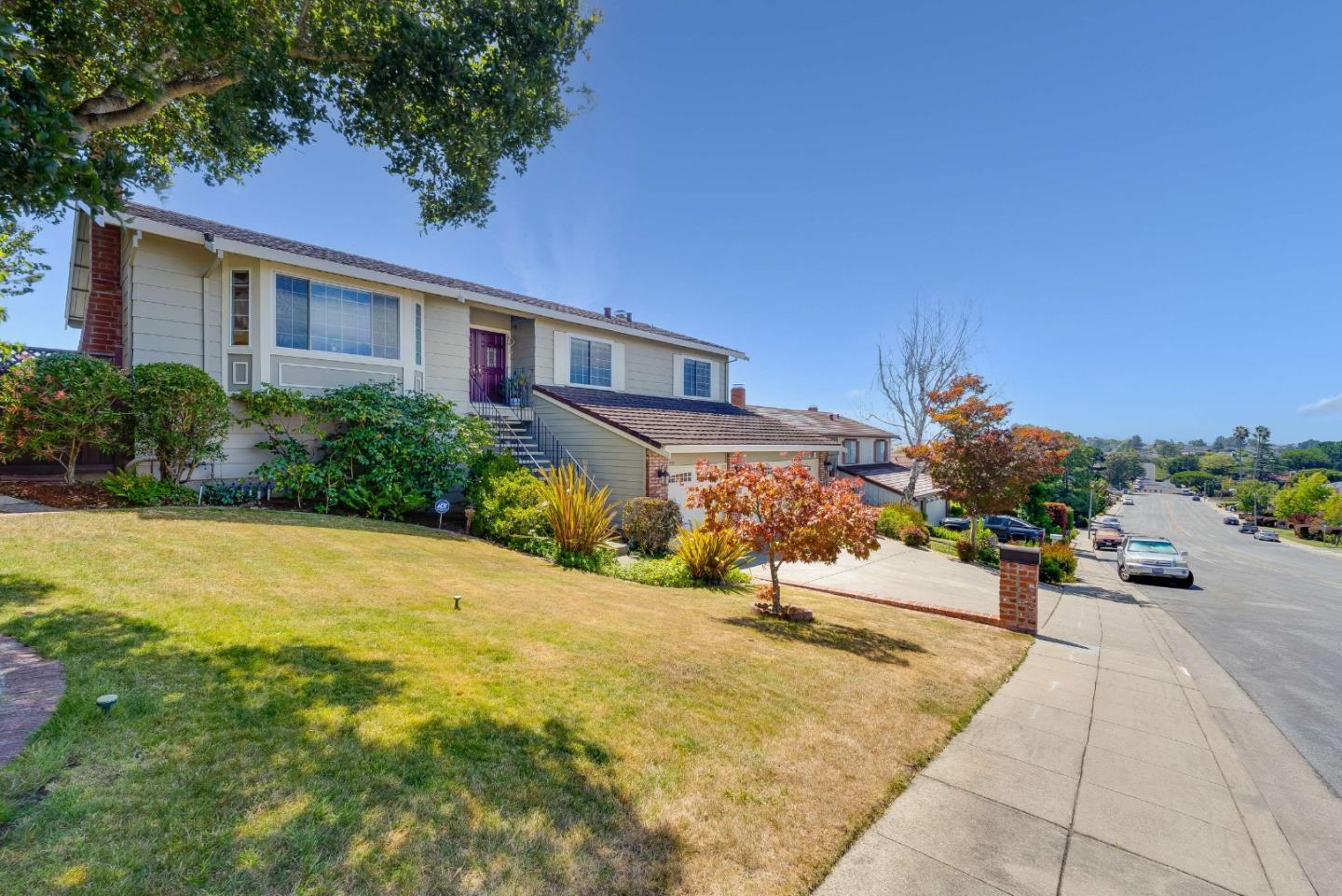 208 Crestview DR
