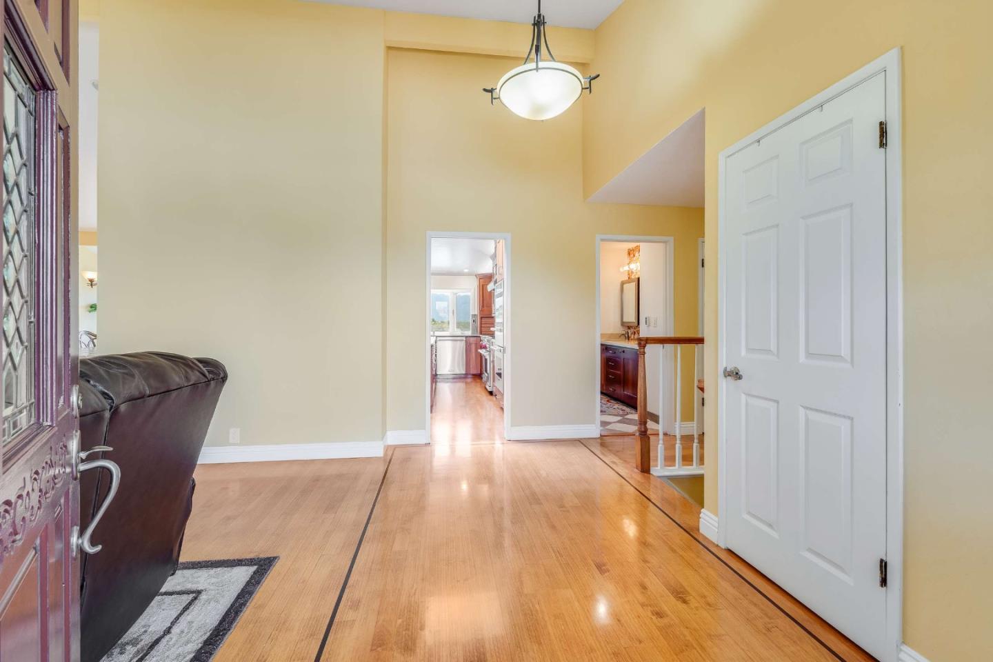 208 Crestview DR