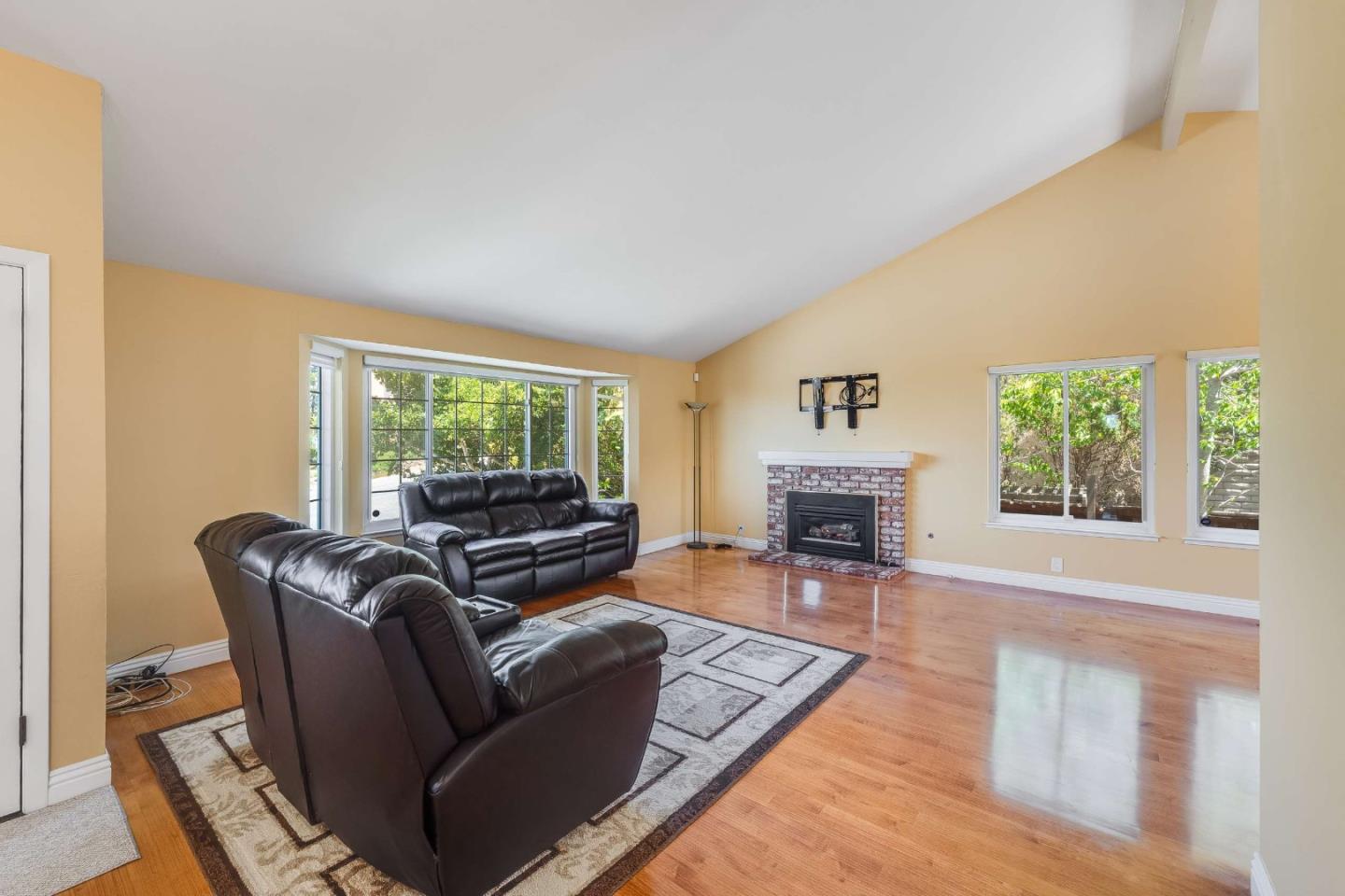 208 Crestview DR