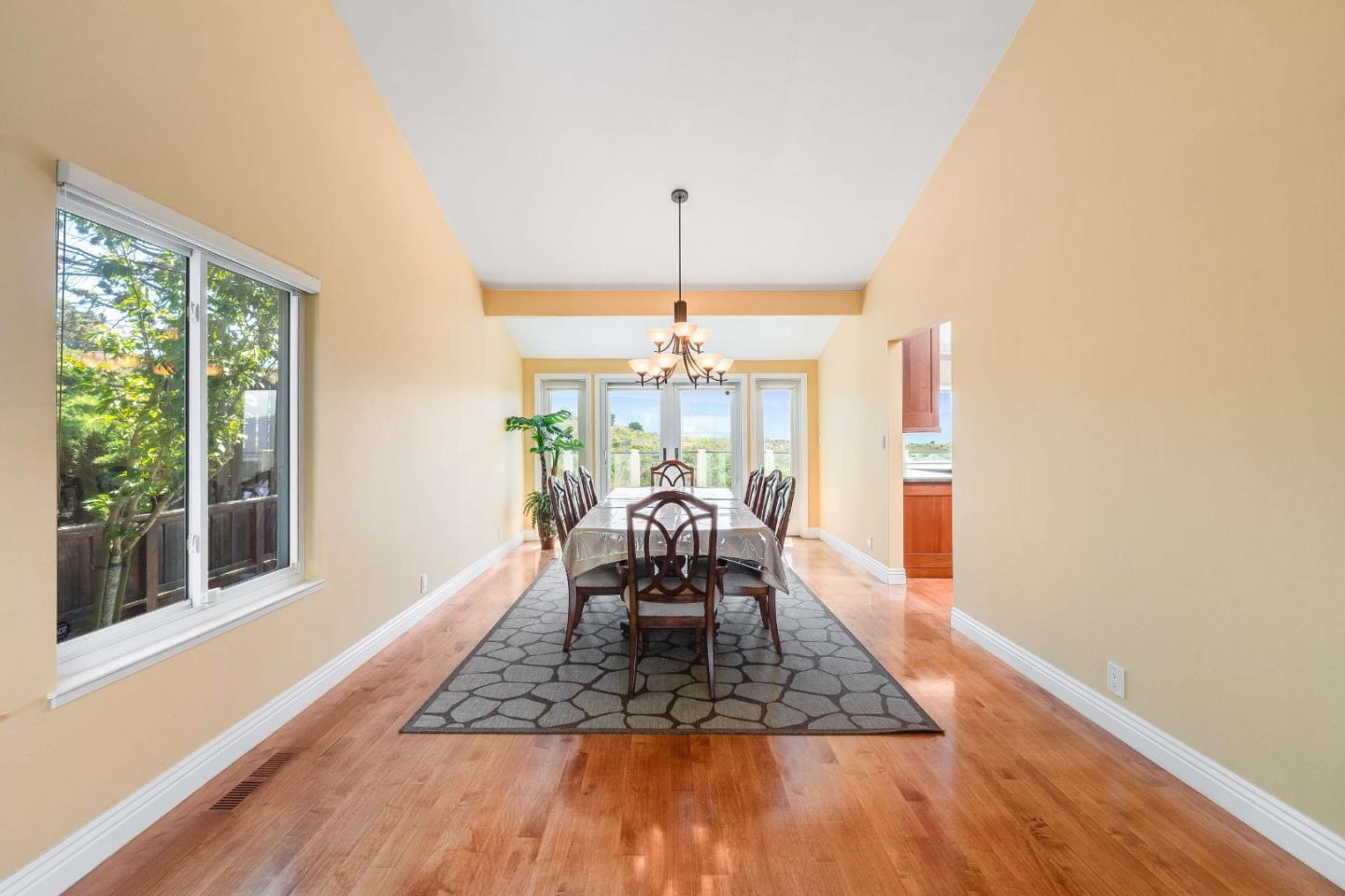 208 Crestview DR