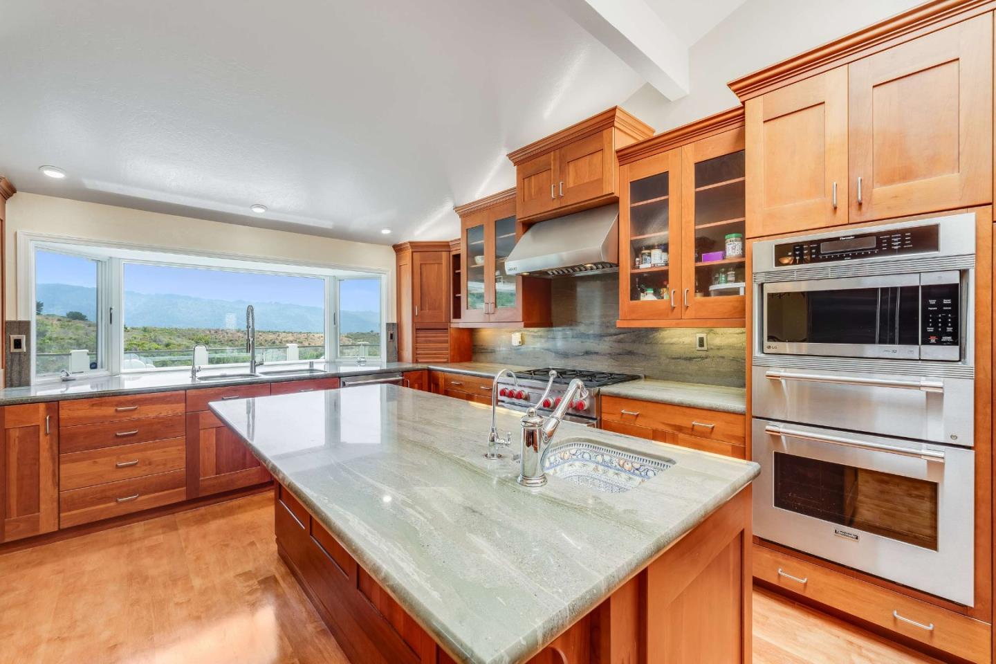 208 Crestview DR