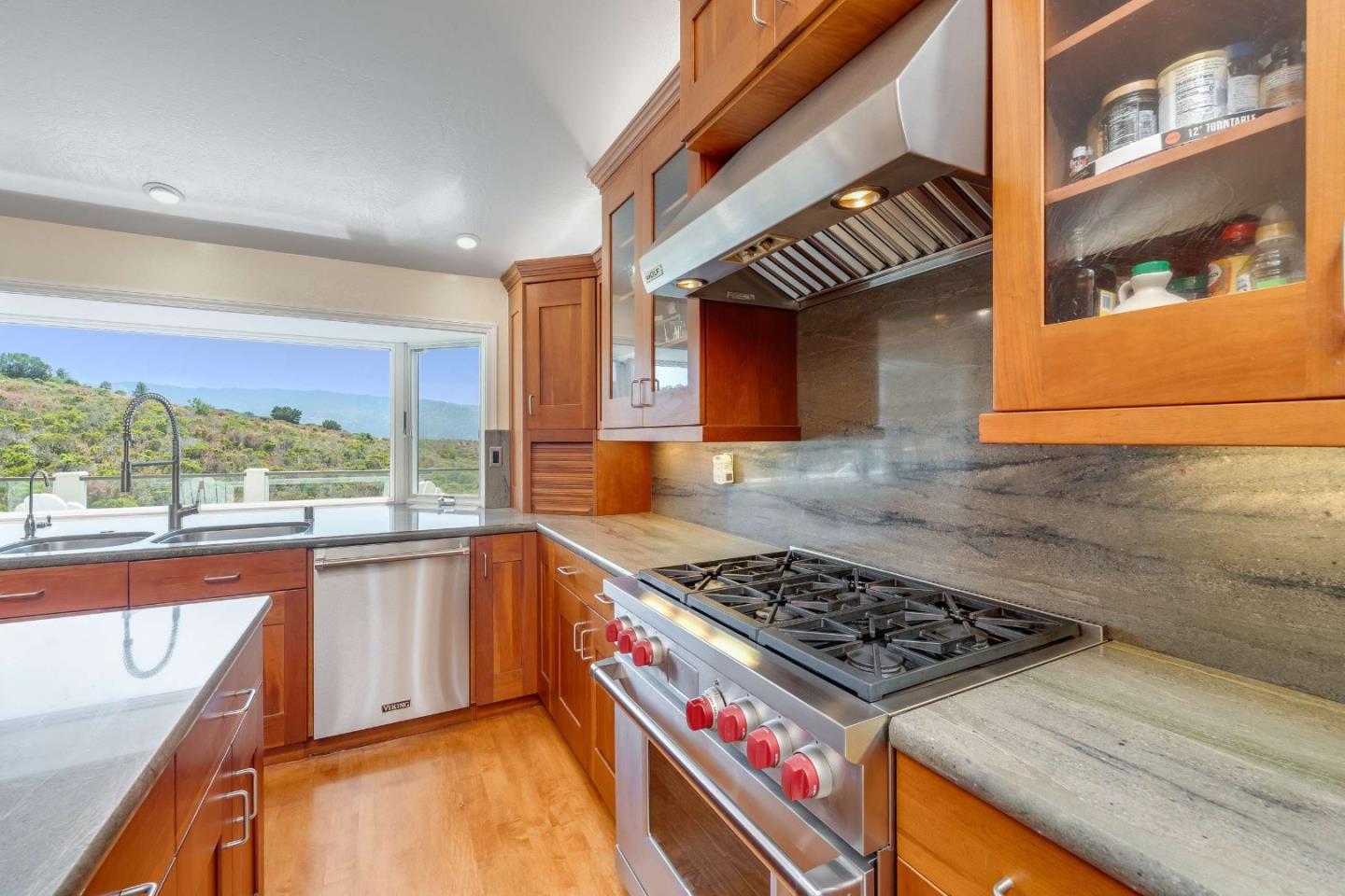 208 Crestview DR