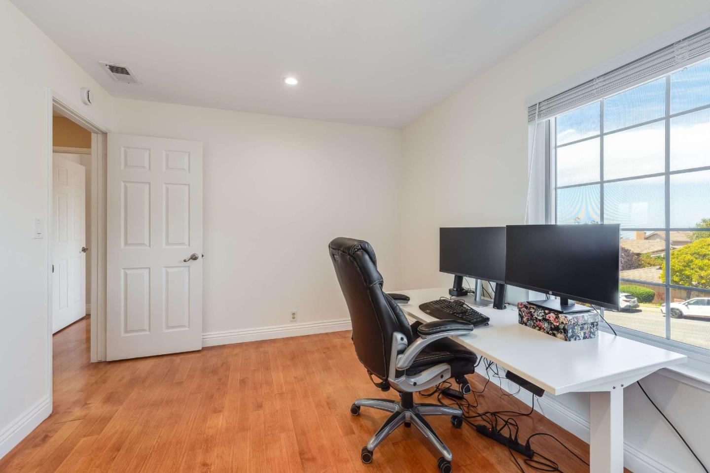 208 Crestview DR