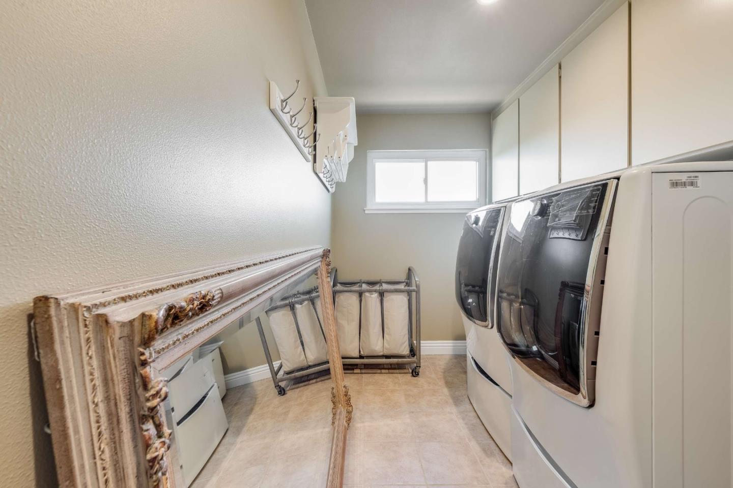 208 Crestview DR