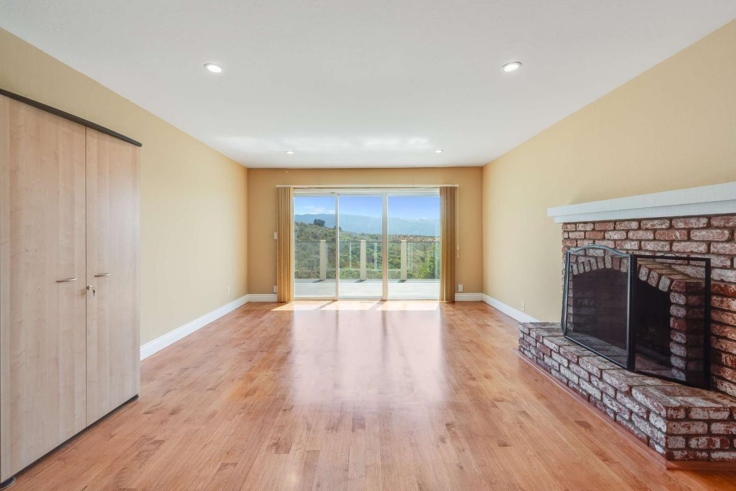208 Crestview DR