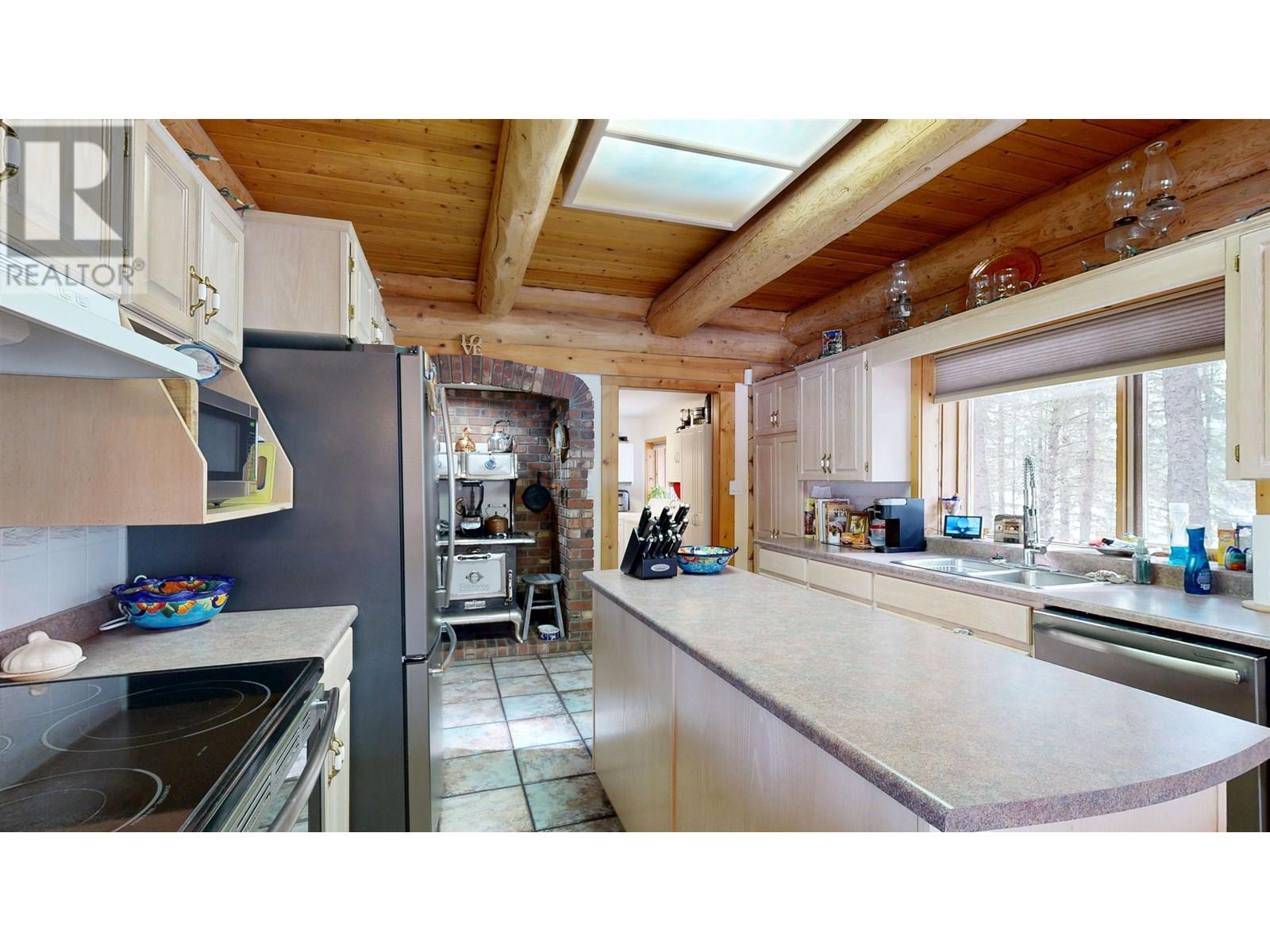 8494 GERALD CRESCENT