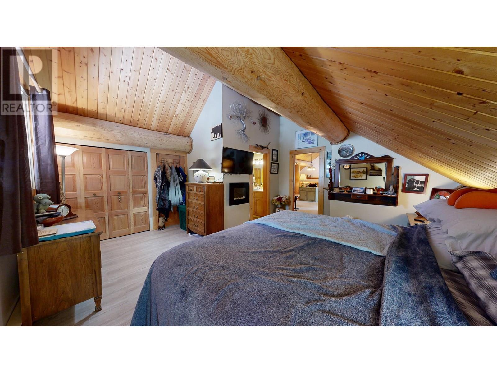 8494 GERALD CRESCENT