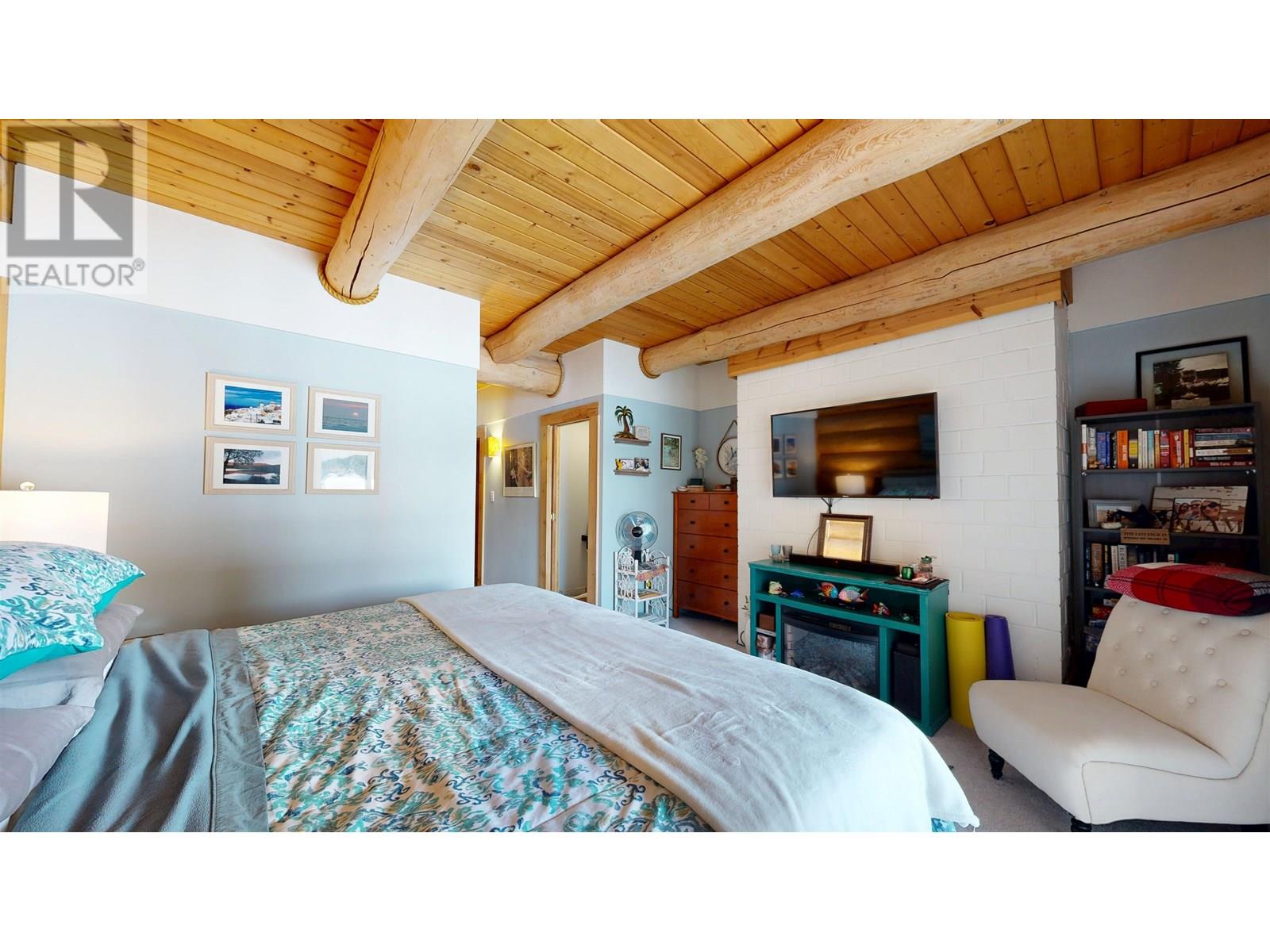 8494 GERALD CRESCENT