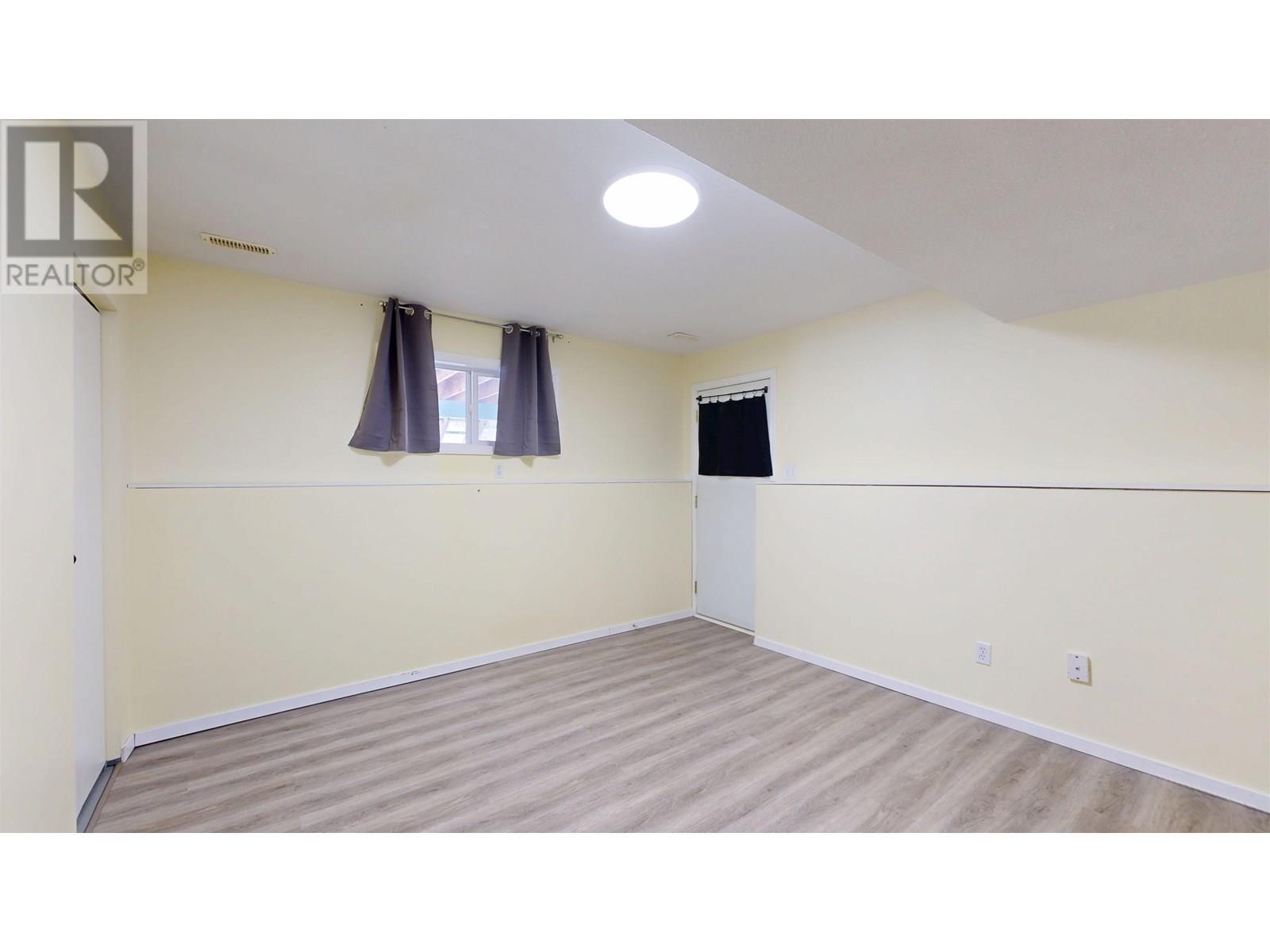5571 LAKESIDE COURT