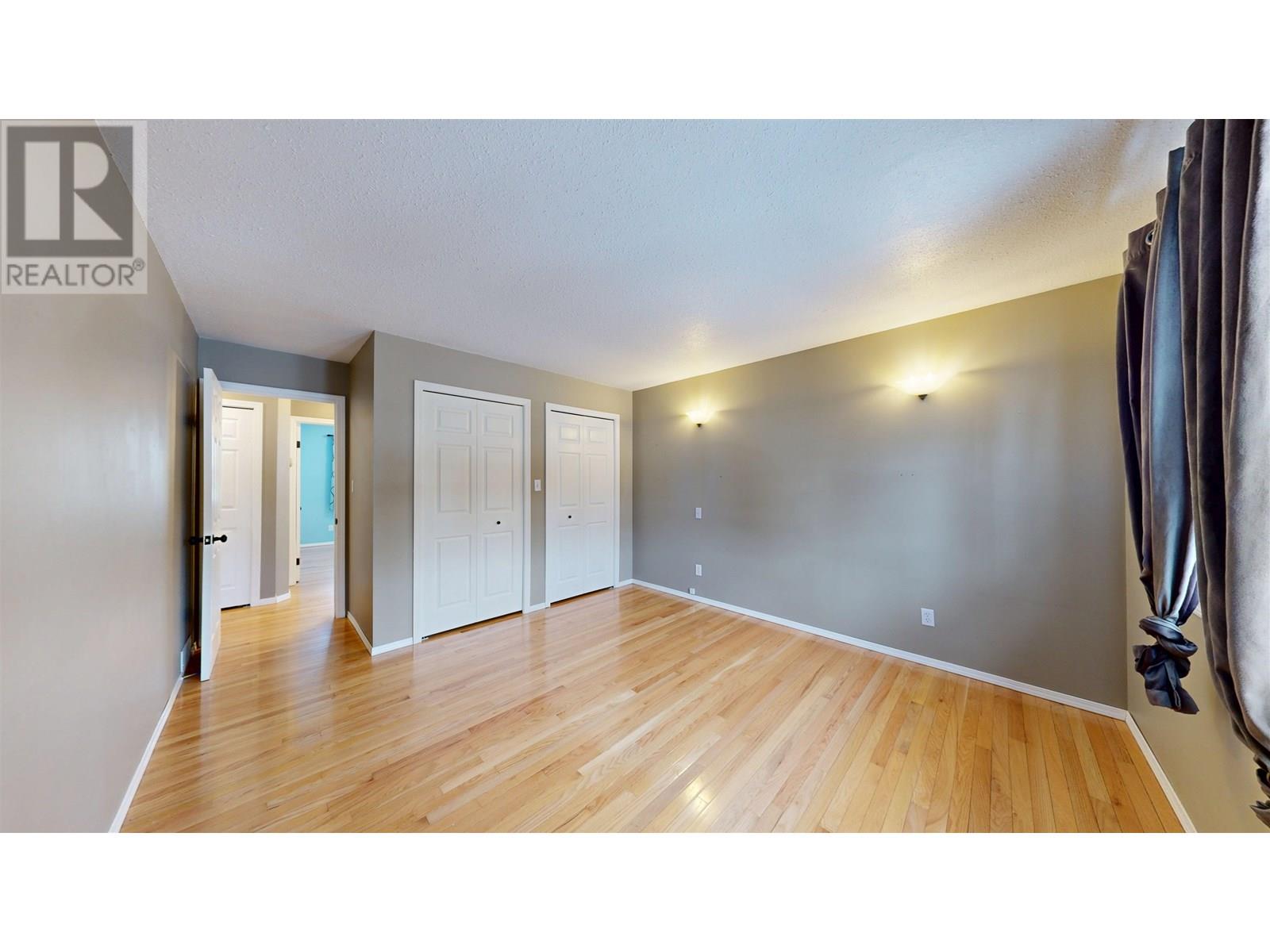 5571 LAKESIDE COURT