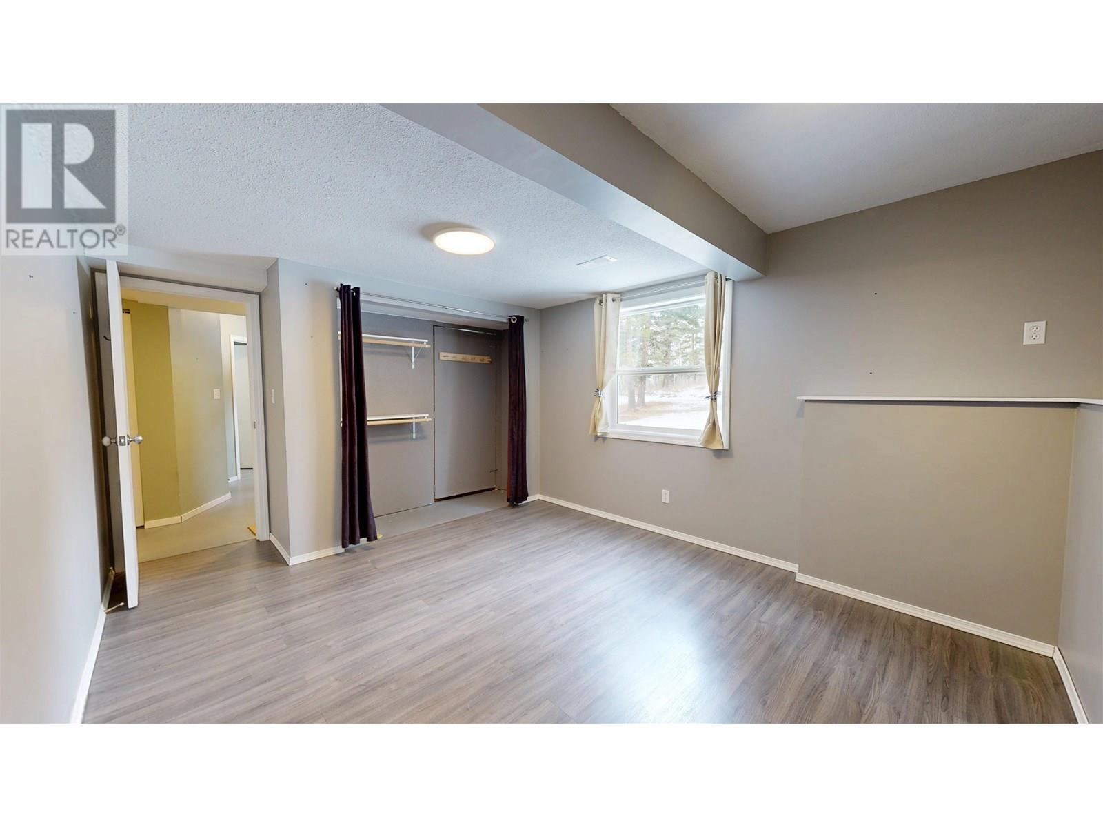 5571 LAKESIDE COURT