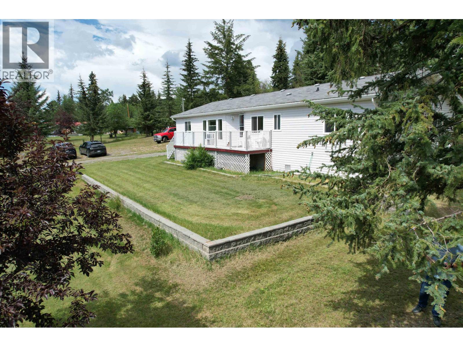 6089 LAKESHORE DRIVE