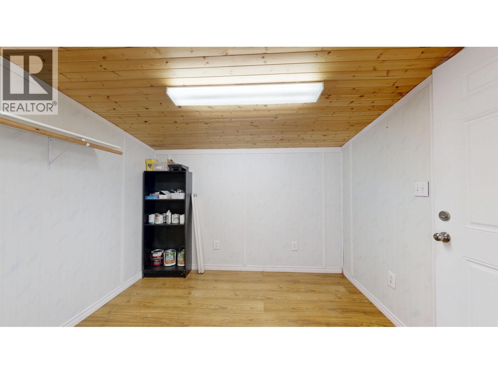 6089 LAKESHORE DRIVE