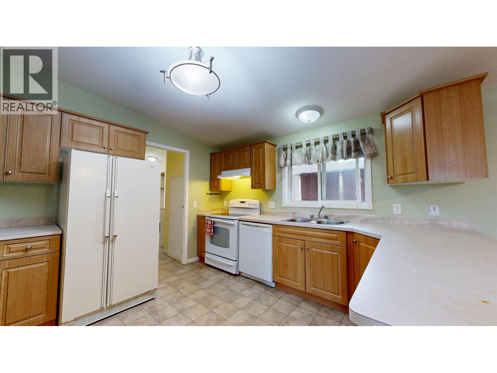 6089 LAKESHORE DRIVE