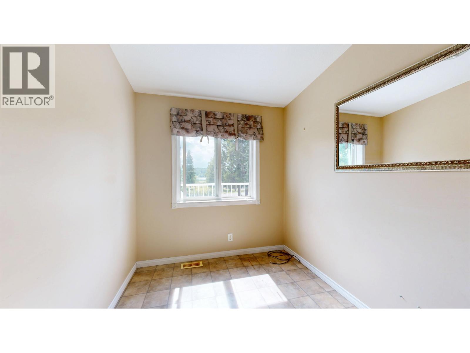 6089 LAKESHORE DRIVE