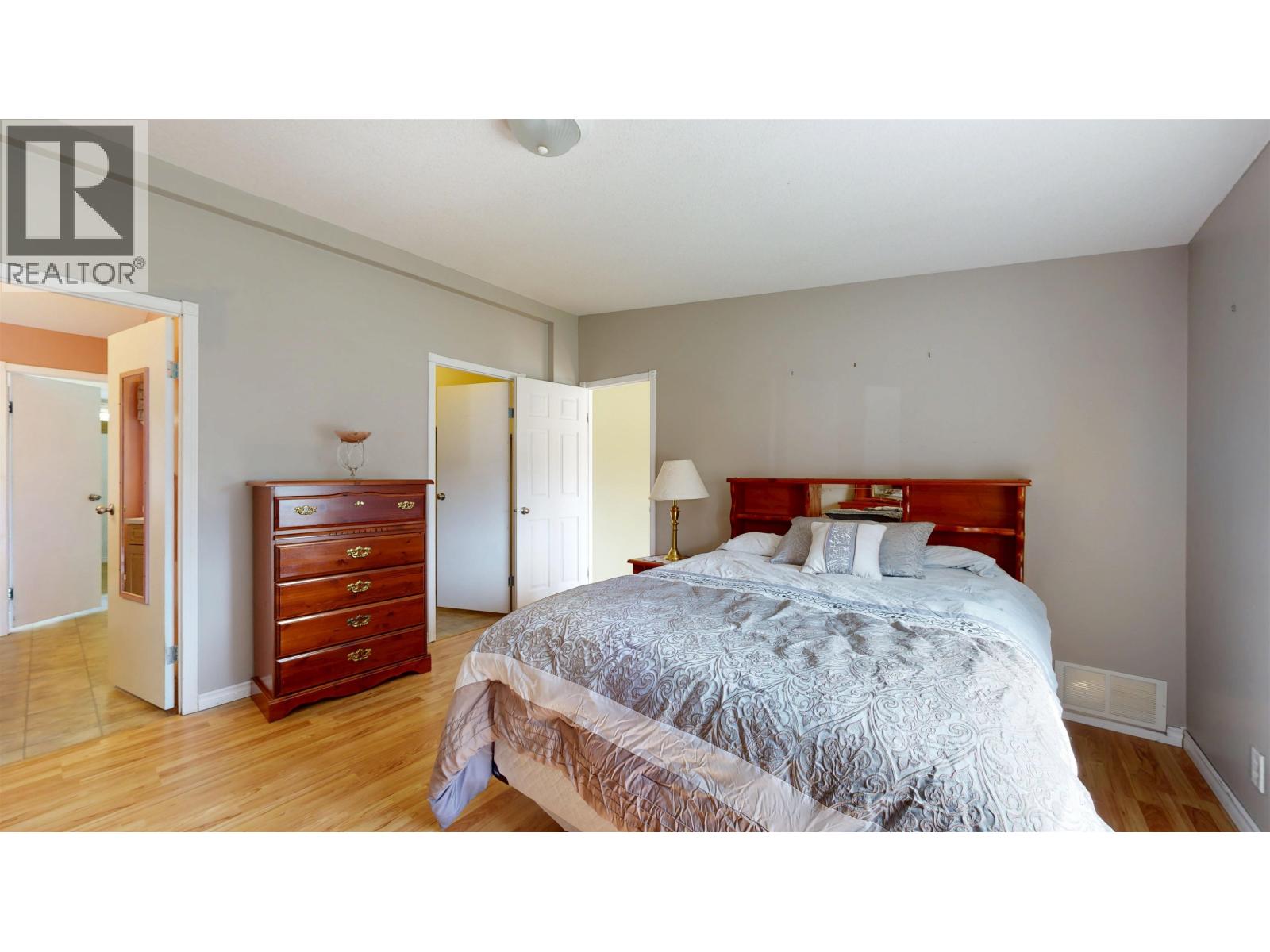 6089 LAKESHORE DRIVE