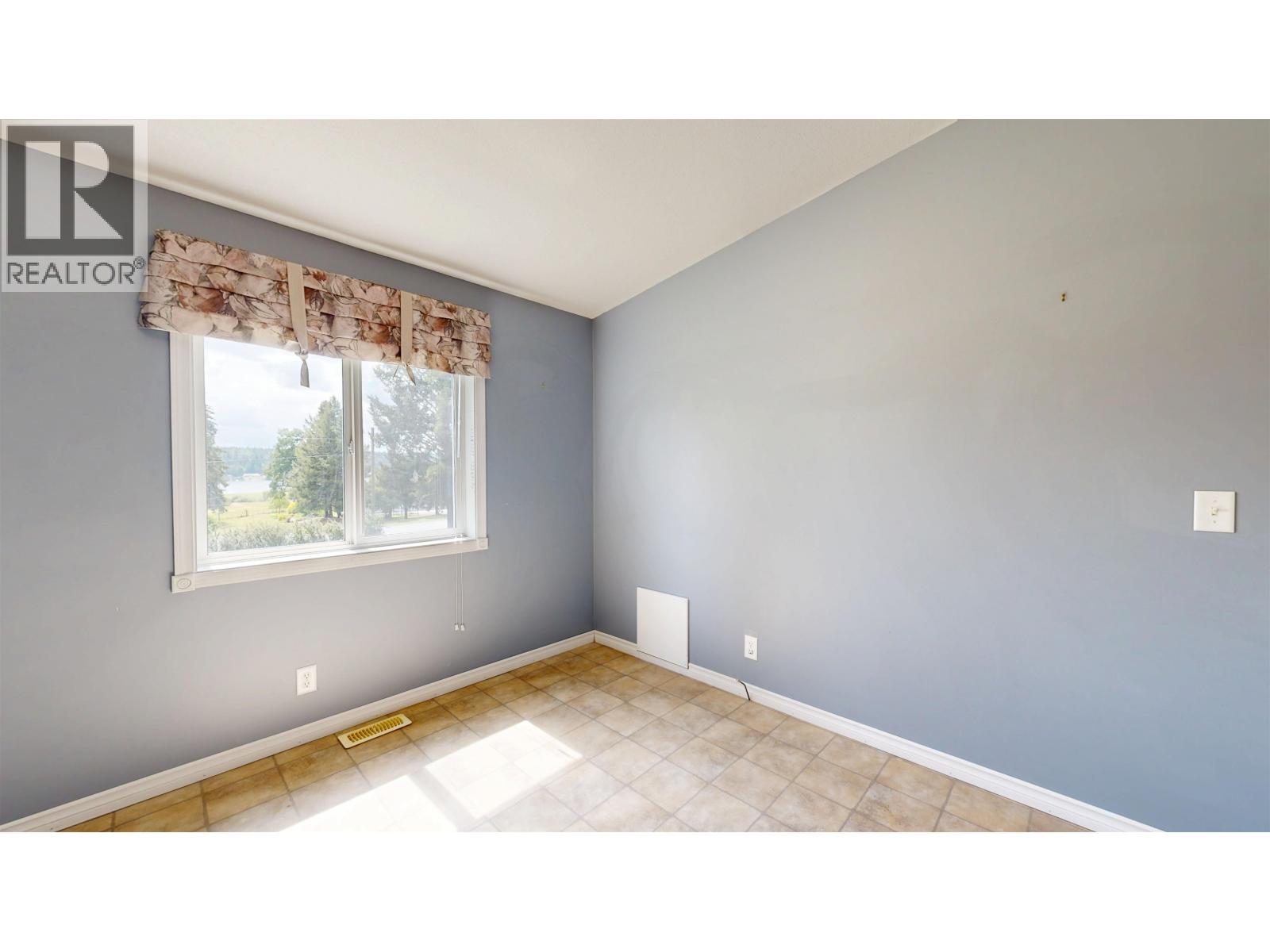 6089 LAKESHORE DRIVE