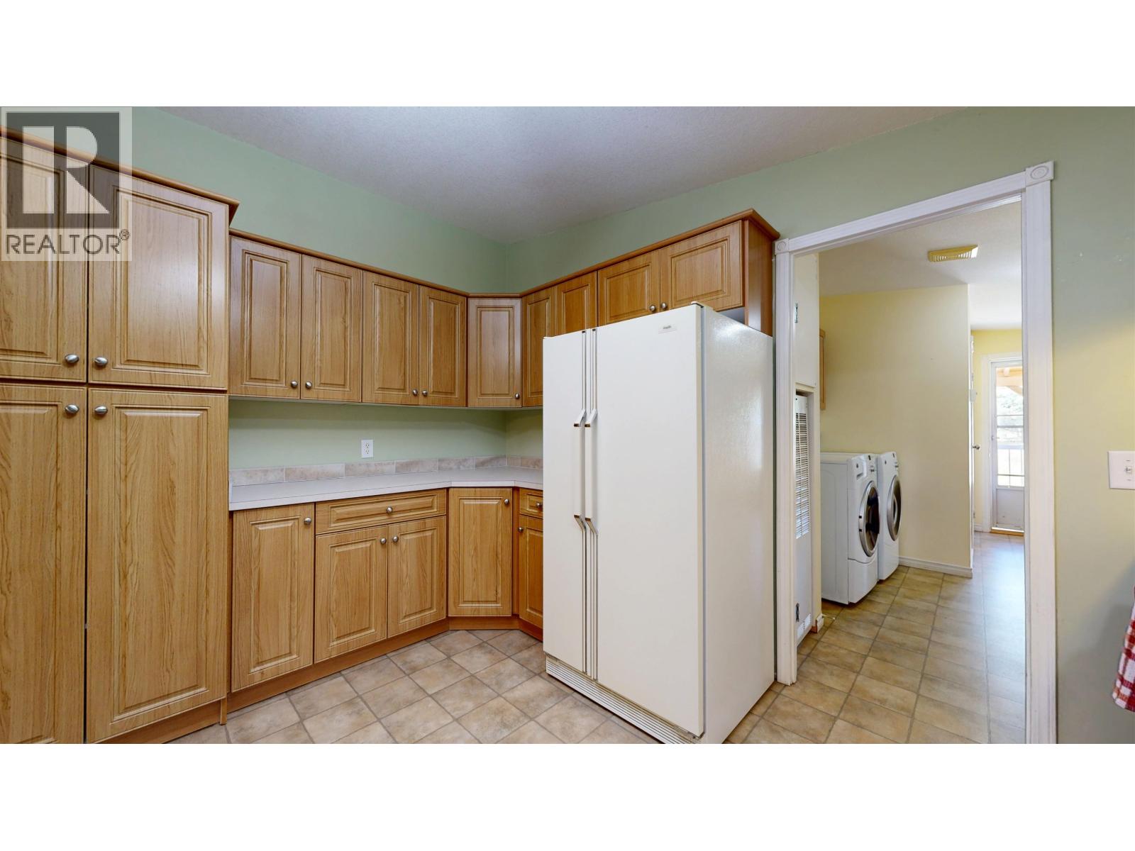 6089 LAKESHORE DRIVE